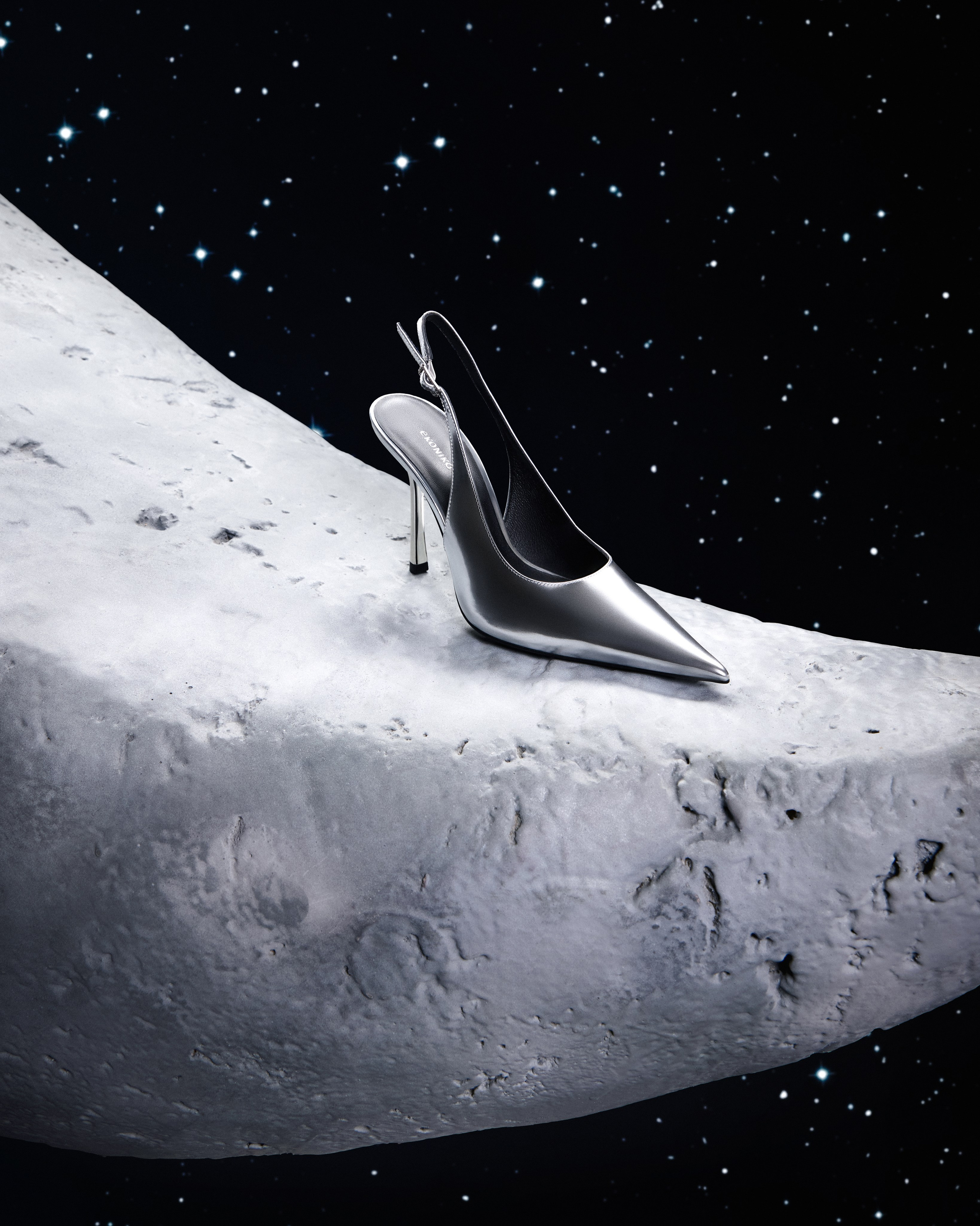 Detailed product retouch. Precise color correction and tone balance. Texture and shape preservation. Clean retouch maintaining the photographer’s style. Light and highlight correction for perfect look. Careful material and surface enhancement. High-quality commercial retouch. Preservation of details and object contours. Minimalist editing with texture focus. Professional retouch with attention to detail.