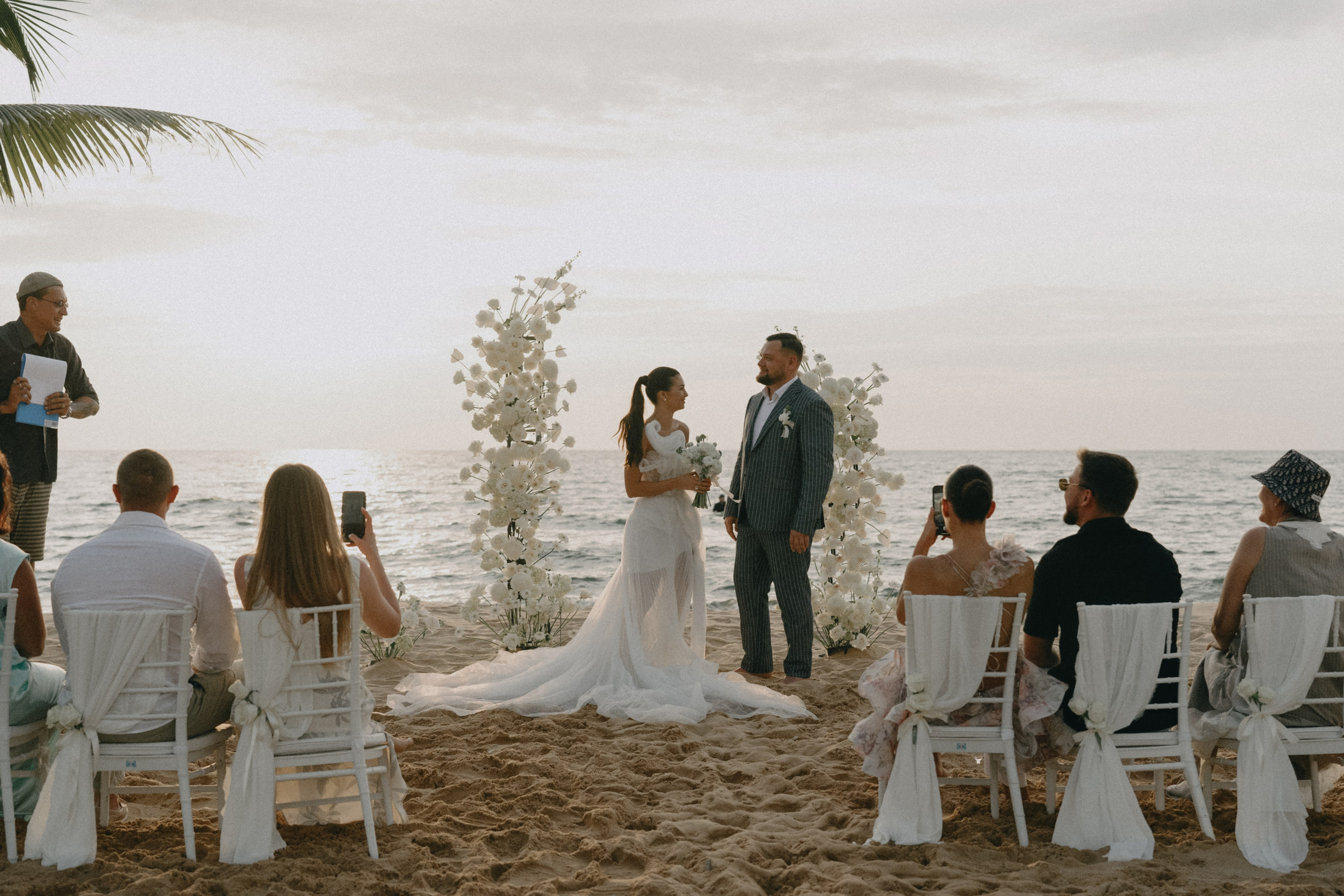 Иван & Анастасия. La Marée wedding agency Свадебное агентство на Фукуоке, Вьетнам — организация свадеб, декор, координация и помощь парам для идеального дня