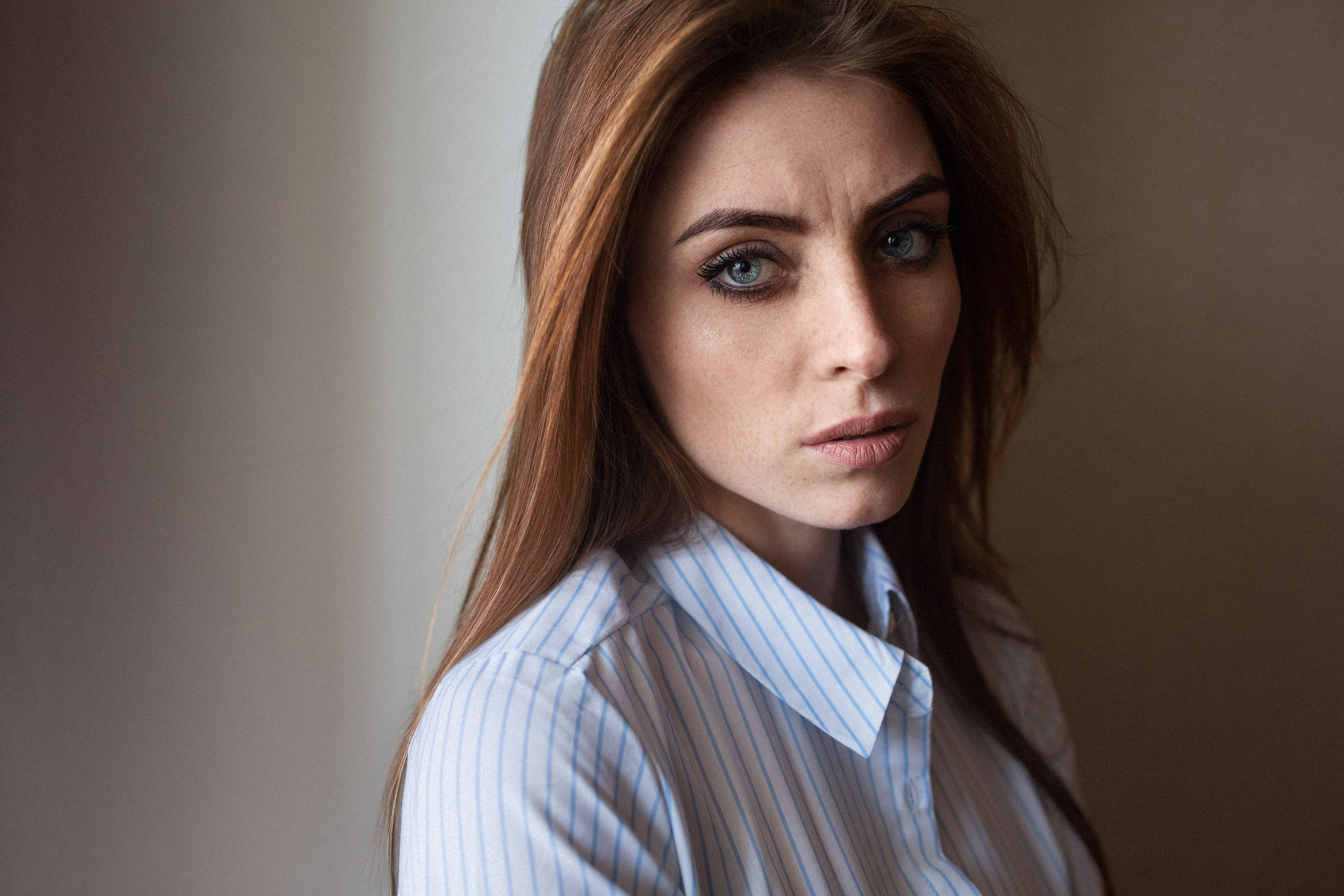 Портретная съемка у окна с Надеждой для «себя»