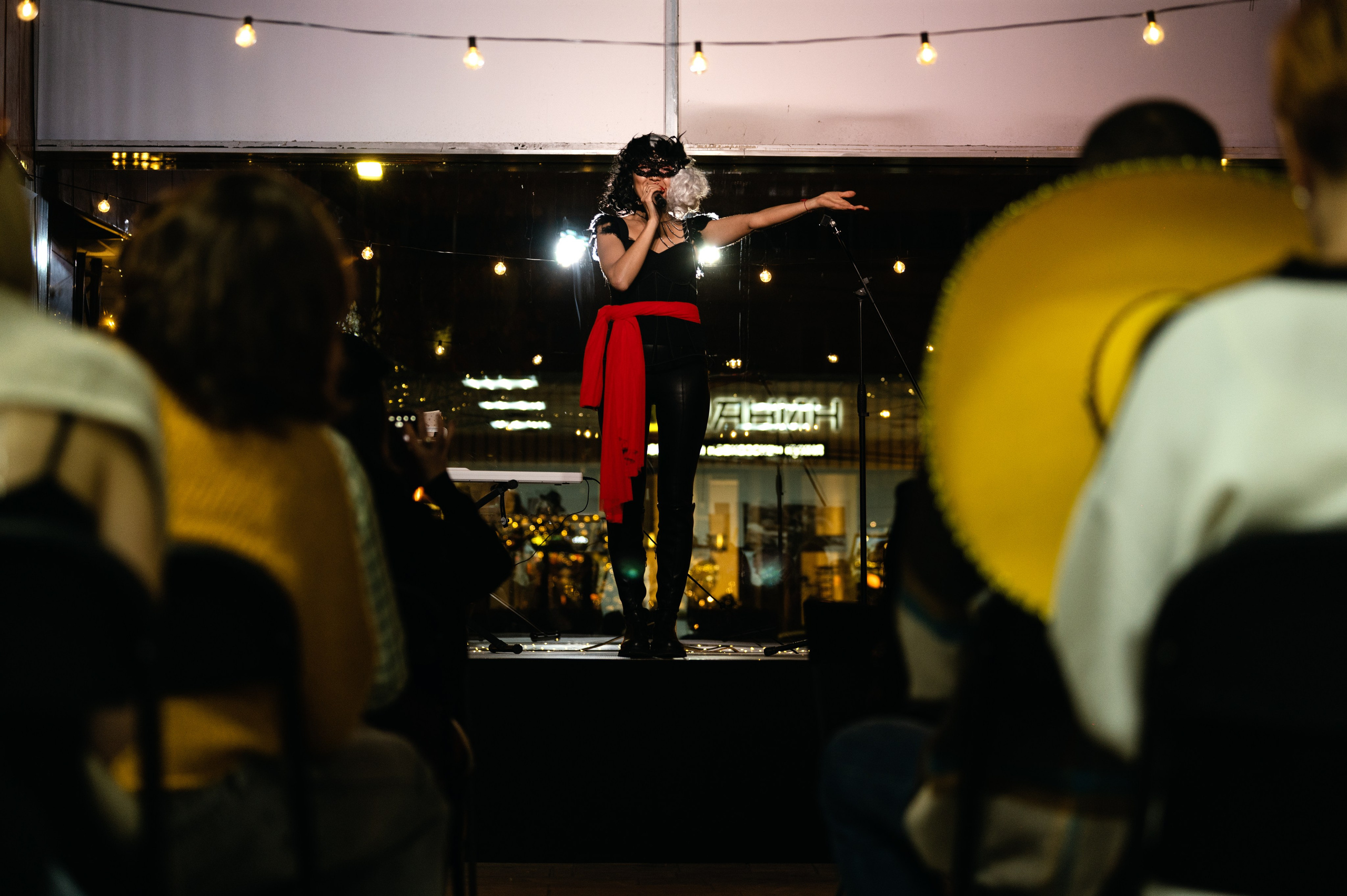 Поэтический клуб «Птицы». Краснодарский дом Книги. Профессиональная фотосессия в Краснодаре | Фотограф Денис Труфанов