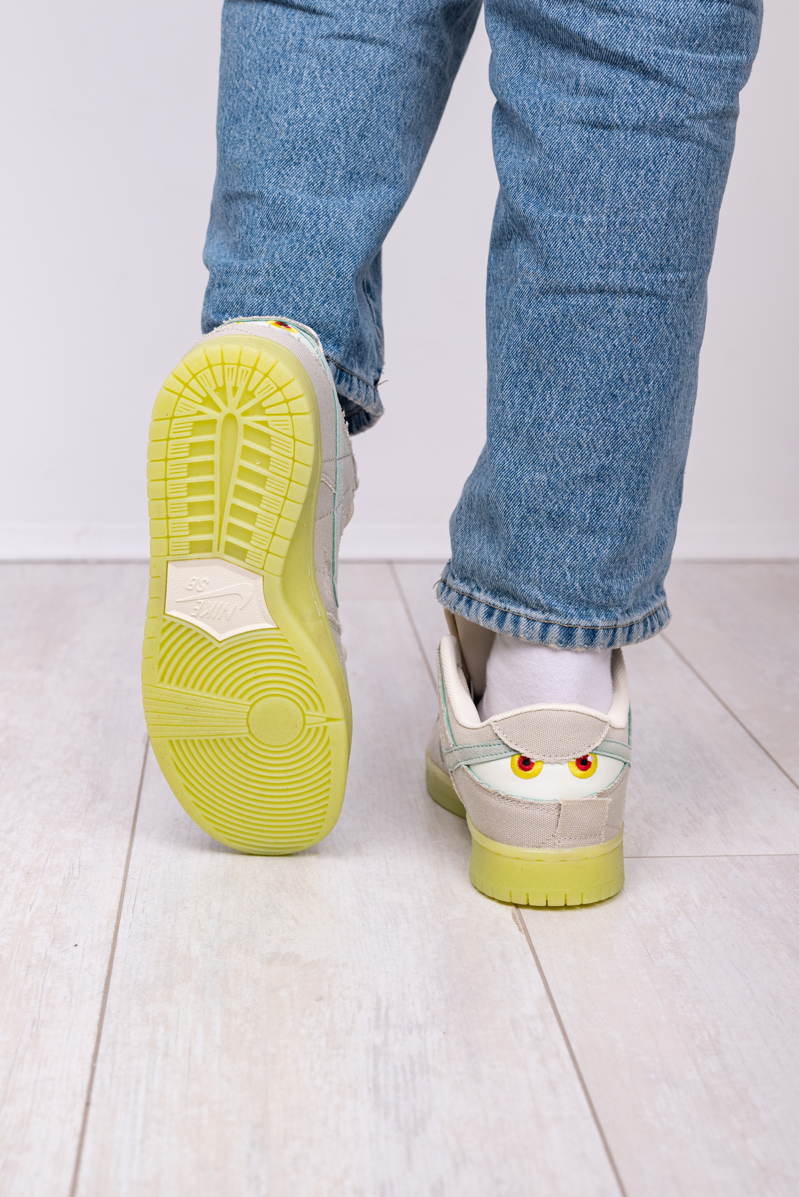 Кроссовки. Предметный фотограф, фото для маркетплейсов Пятигорск, КМВ