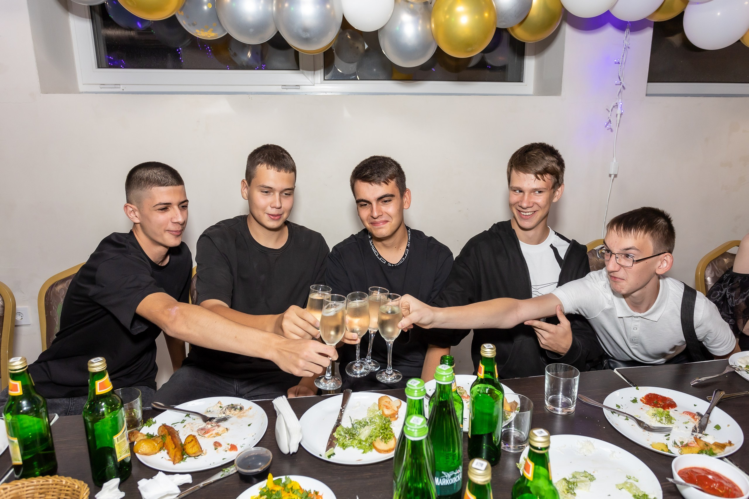 Вручение аттестата и выпускной вечер. Выпускные альбомы Майкоп, Краснодар Елена Золотарева