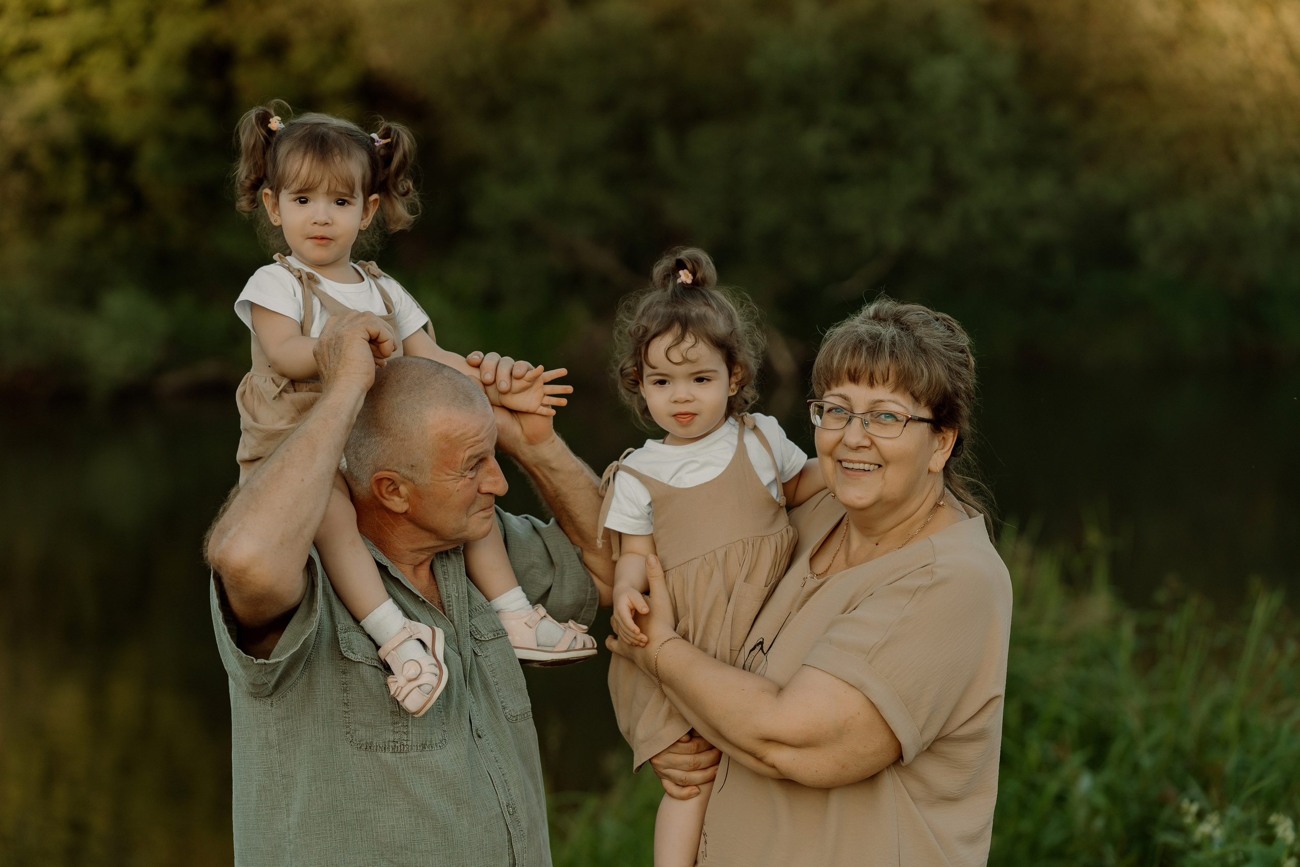 Съемка с внуками. Свадебный и индивидуальный фотограф в Суворове Клюева Мария