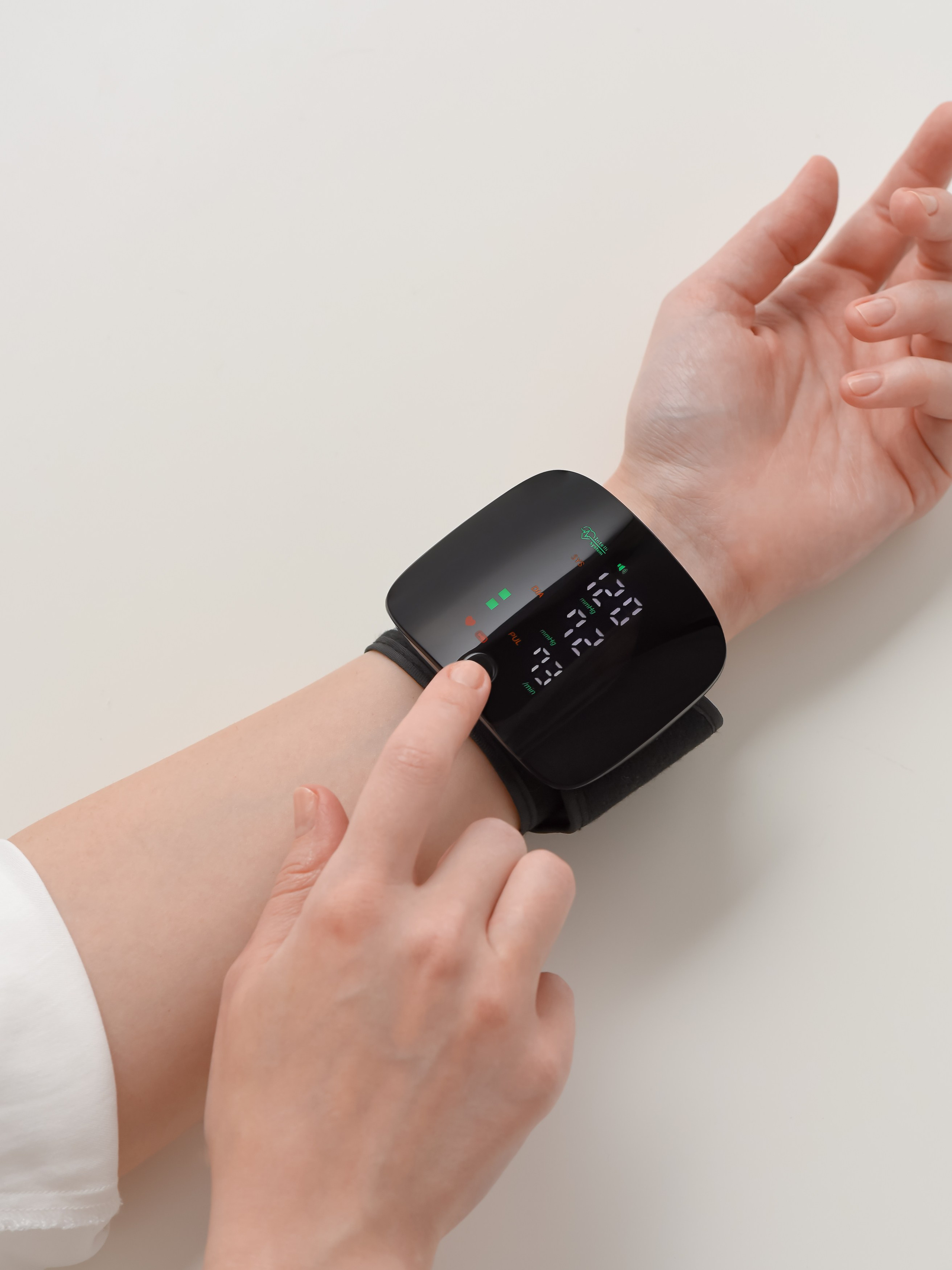 Тонометры. Предметный фотограф, инфографика и видео в Санкт-Петербурге