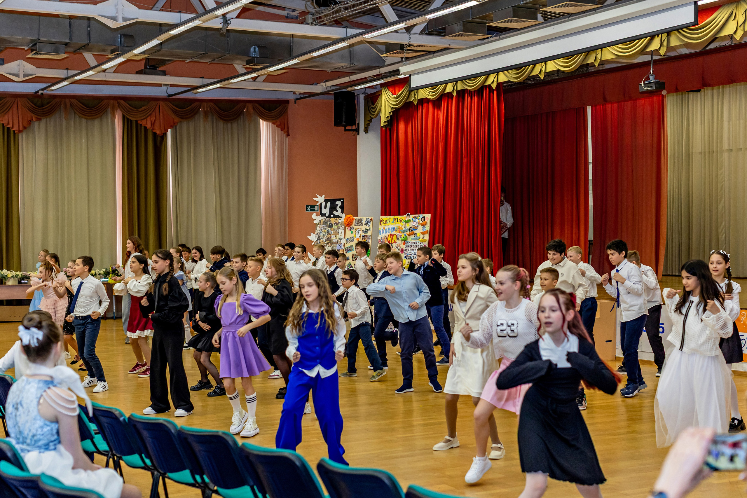 Выпускной праздник в начальной школе. Фотограф и видеограф Москва. Свадебный фотограф, видеограф. Выпускные альбомы. Оживающие альбомы