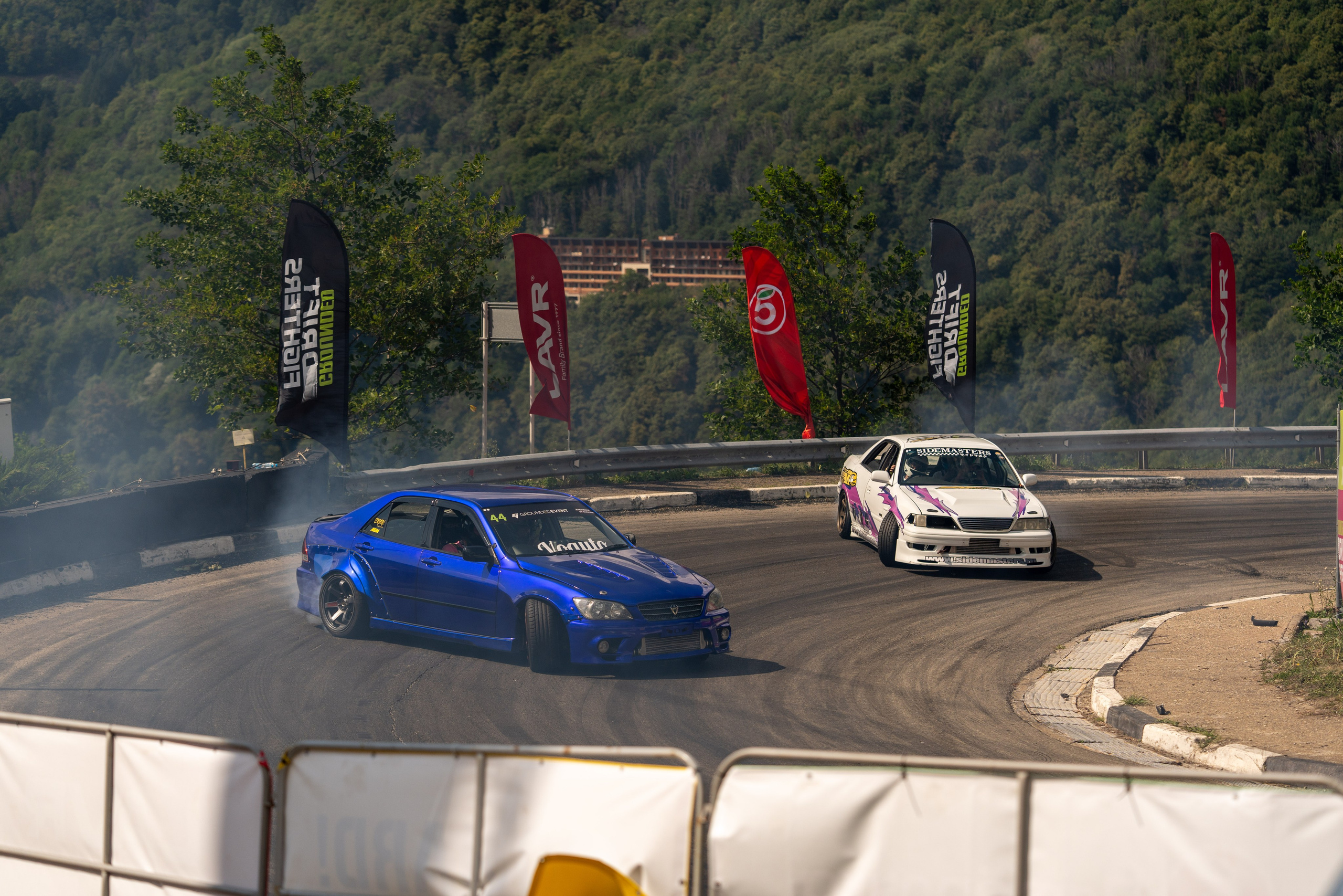 Фотоотчет партнеской интеграции для сети «Пятерочка» на фестивале «Grounded». Репортажный фотограф в Красной Поляне и Сочи Павлюченко Екатерина