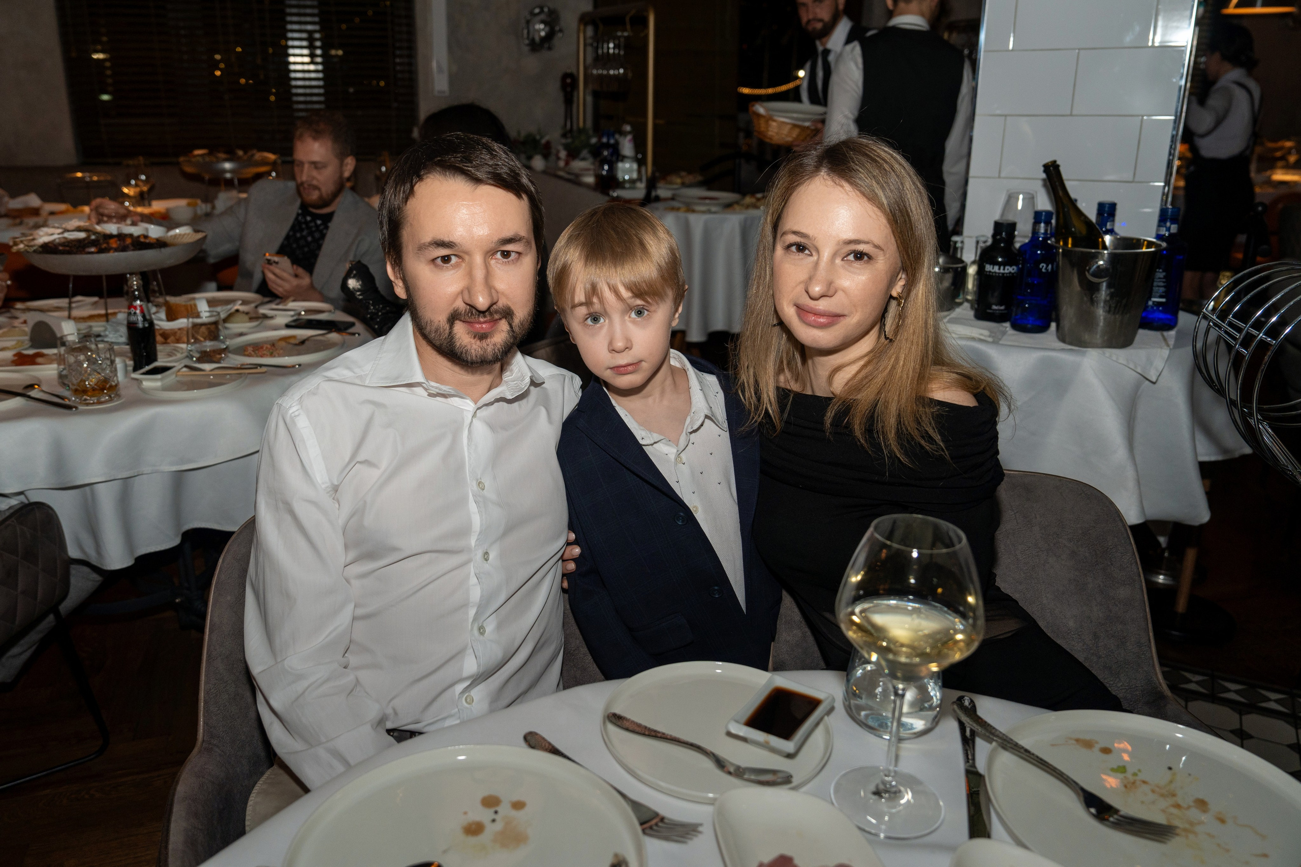 Новый год 2025 в ресторане Сахалин. Репортажный фотограф в Красной Поляне и Сочи Павлюченко Екатерина