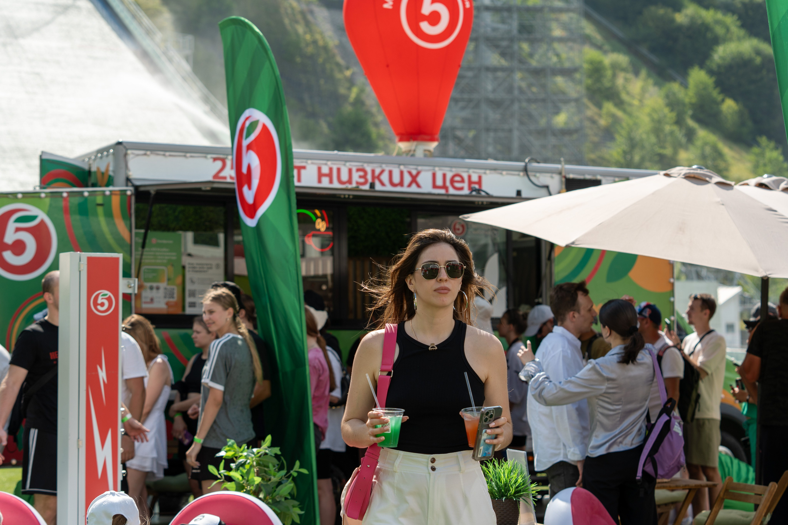 Фотоотчет партнеской интеграции для сети «Пятерочка» на фестивале «Grounded». Репортажный фотограф в Красной Поляне и Сочи Павлюченко Екатерина