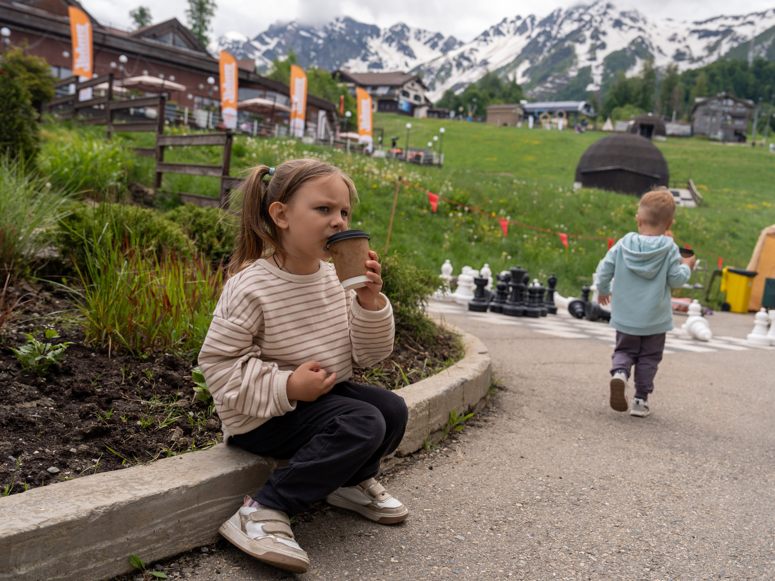 Шествие бессмертного полка 9 мая 2024 Rosa Springs. Репортажный фотограф в Красной Поляне и Сочи Павлюченко Екатерина