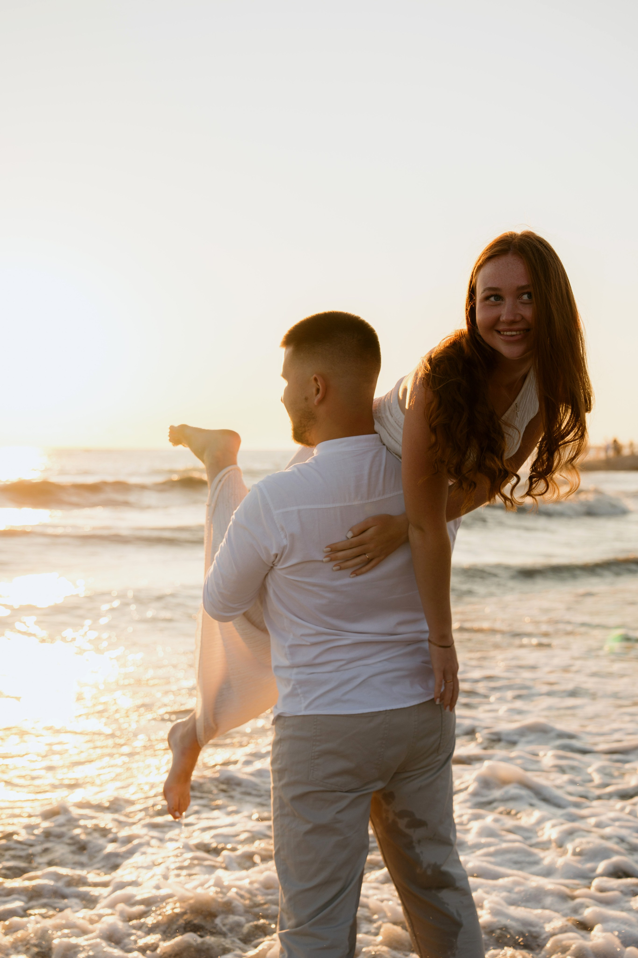Love Story фотосессия пары на закате у моря в Сочи — Софи и Иван