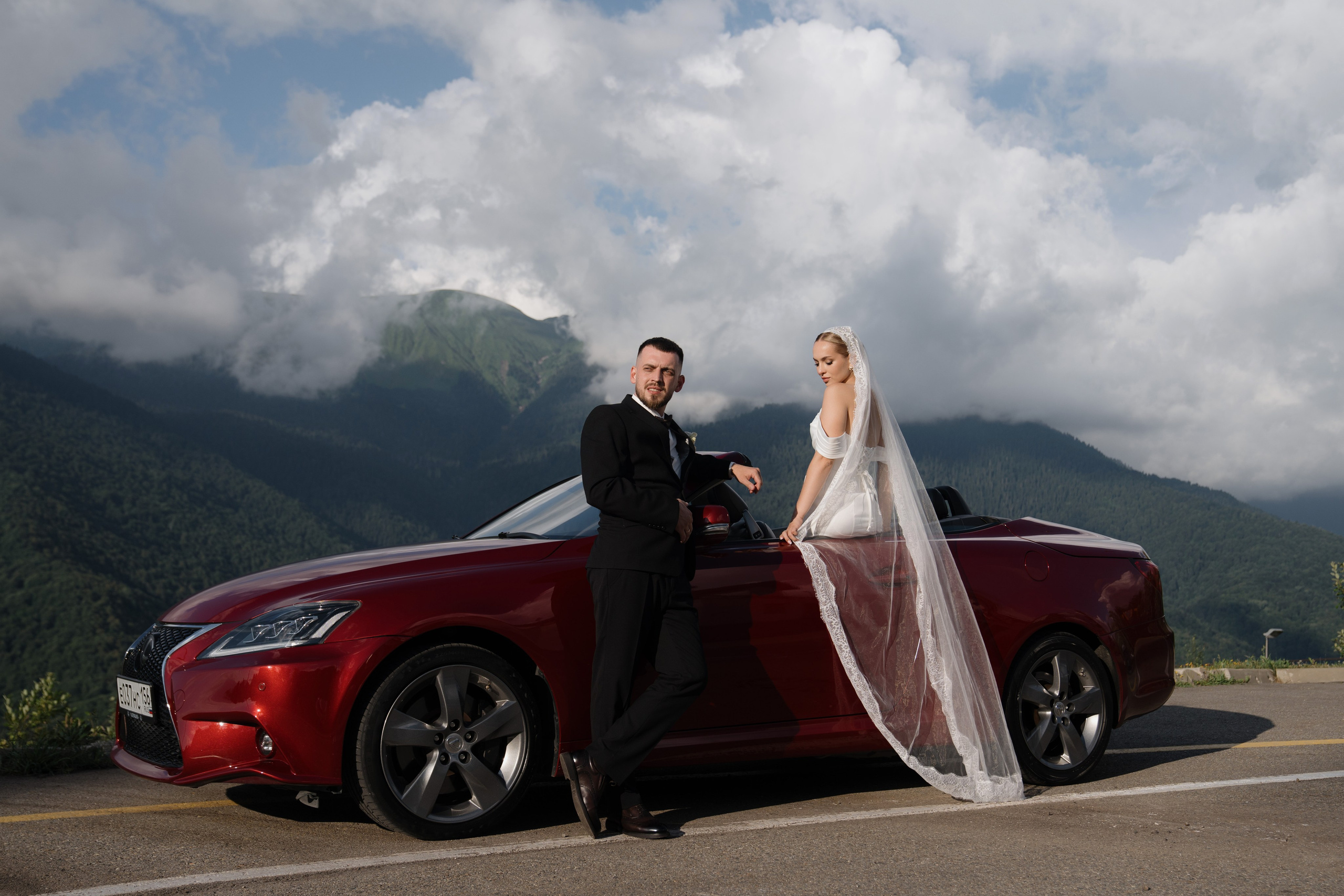 Свадебный фототур на кабриолете Lexus