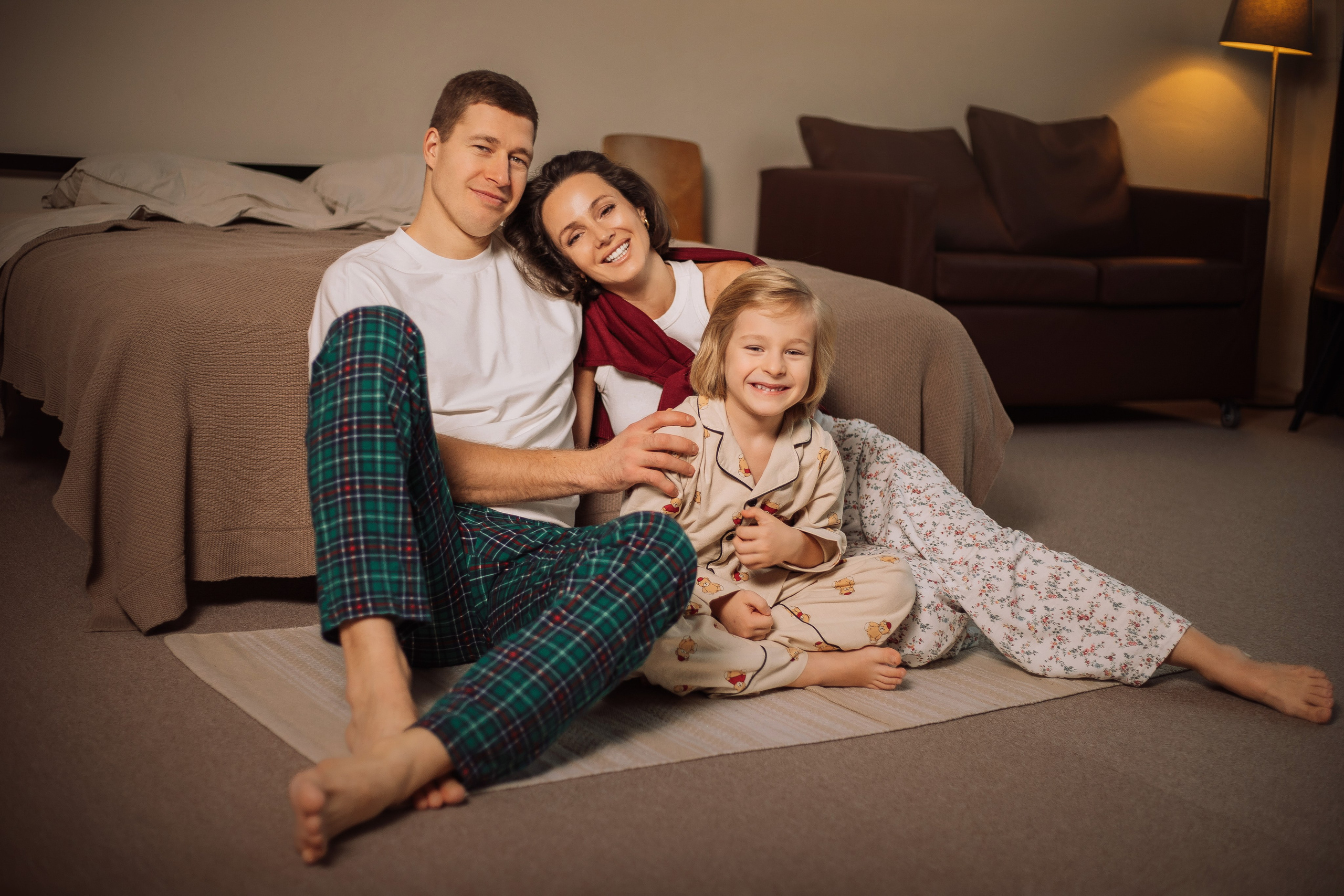 Семейная фотосессия в студии/дома