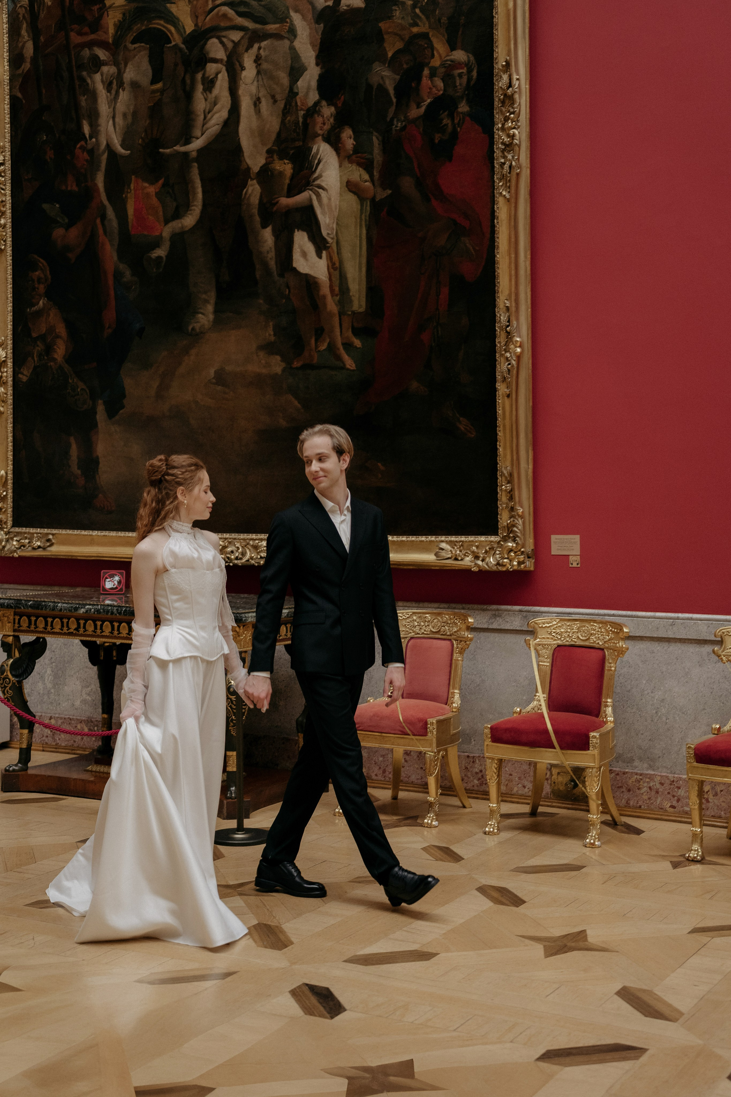 В Эрмитаже. Свадебный фотограф в Санкт-Петербурге Саша Колоцей