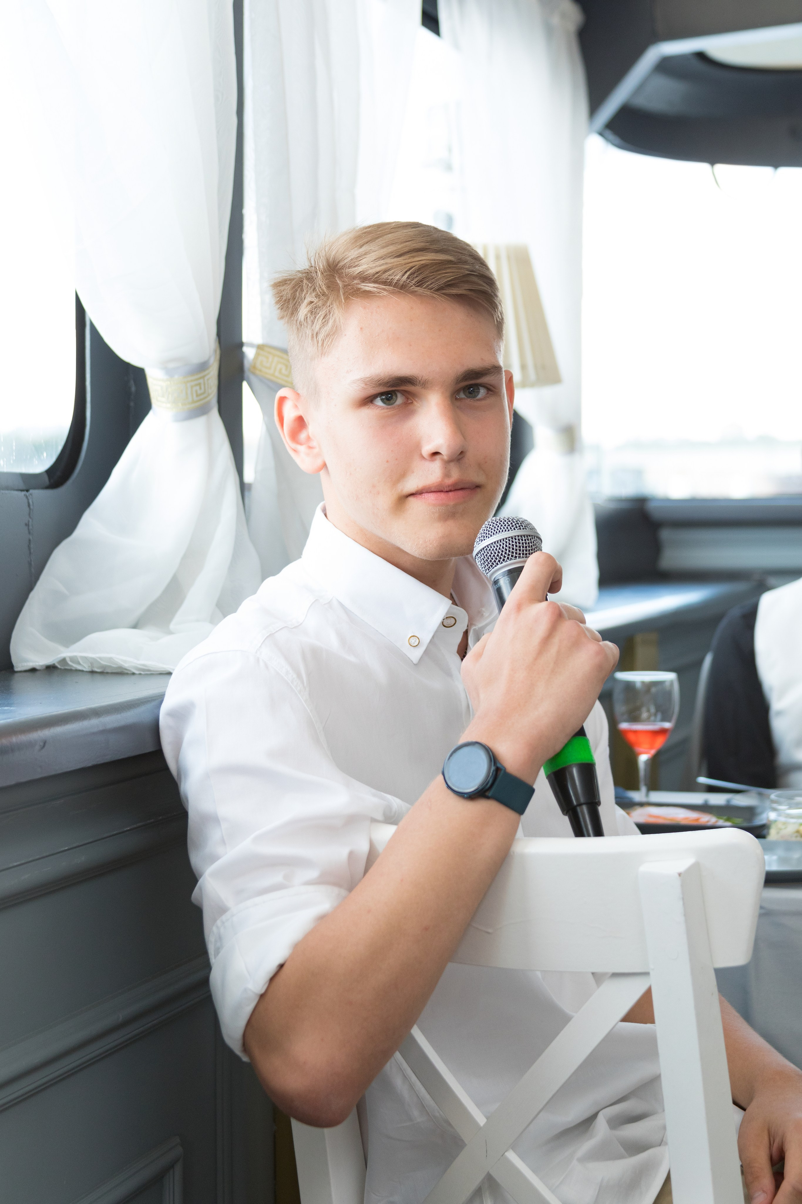 Репортажная съемка выпускного 9 класса на теплоходе. Детский и контент фотограф Надя Волкова Санкт-Петербург