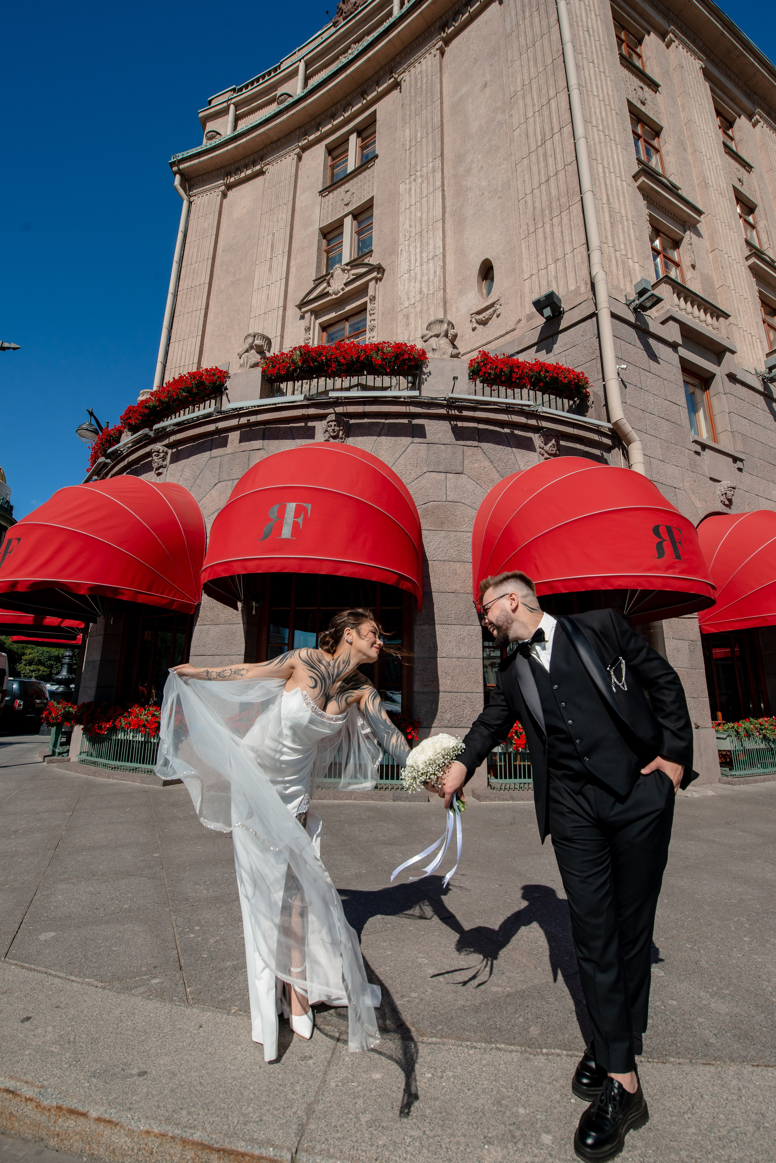 Диана и Евгений (маршрут № 1 в Питере: Исаакиевская площадь, красные маркизы Астории, набережная Мойки, Дворец Штиглица и Летний сад). Портретный, семейный и свадебный фотограф в Санкт-Петербурге и в Пушкине Ширяев Денис