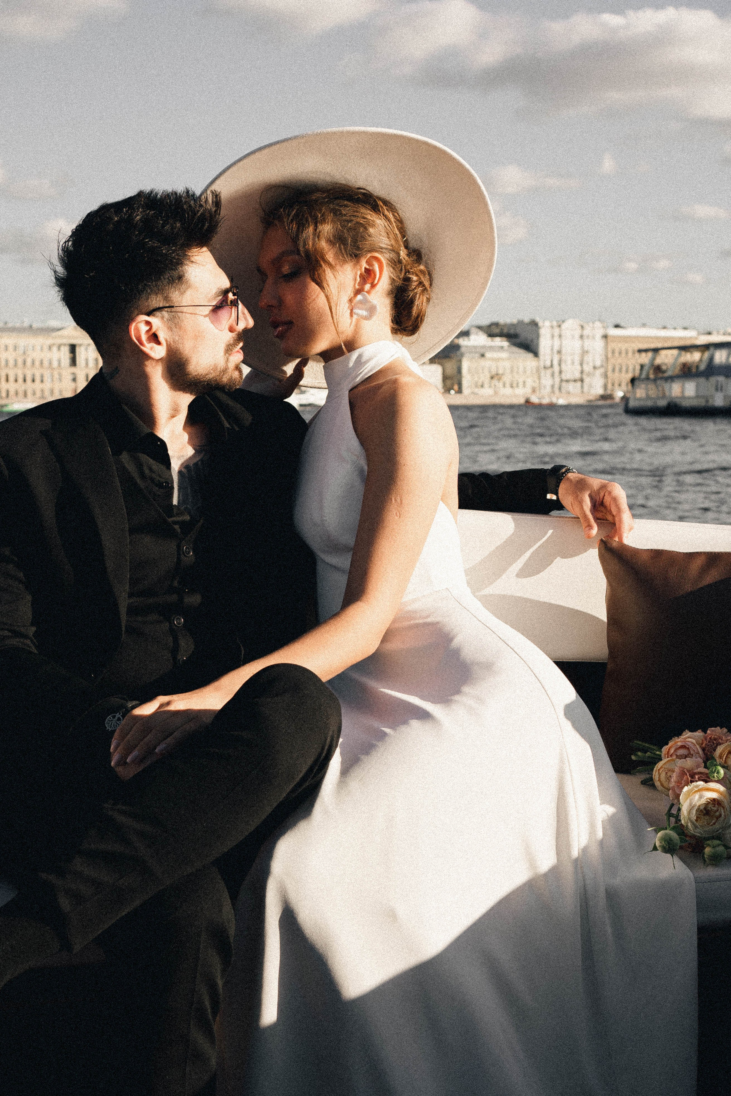 СВАДЕНБНАЯ СЬЕМКА НА КАТЕРЕ ПО КАНАЛАМ САНКТ-ПЕТЕРБУРГА И В АКВАТОРИИ НЕВЫ. Профессиональный фотограф, Санкт-Петербург — Виктория Богомолова