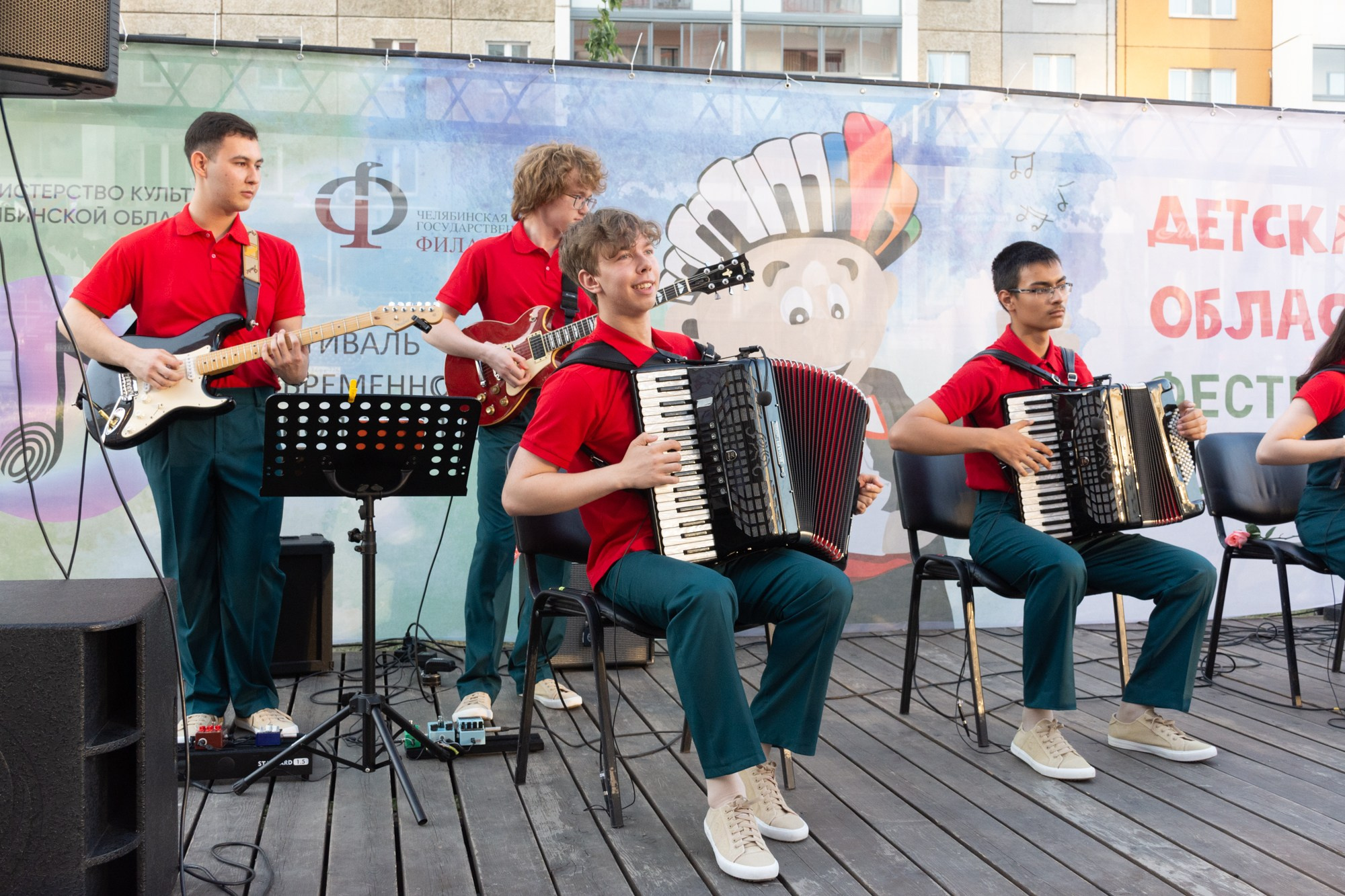 Фестиваль современного исполнительского искусства (Сквер Академ Риверсайд). Фотограф Максим Буряк