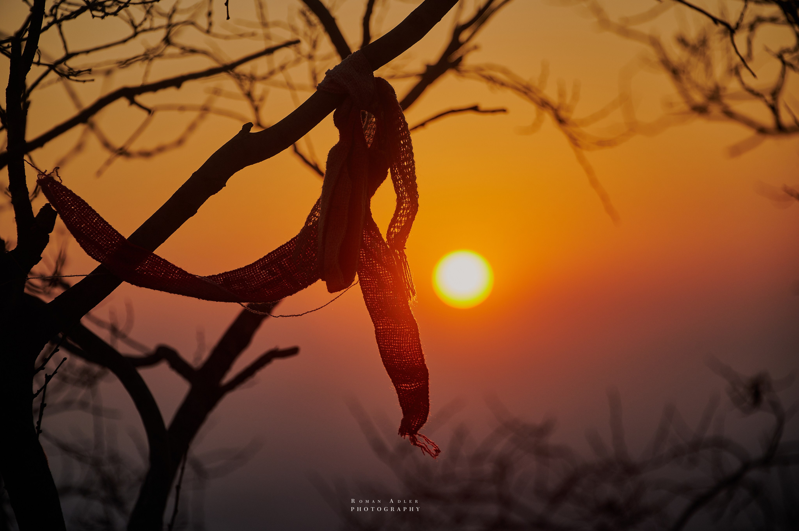 Рассвет на храмовой горе Юнмень. Цинчжоу. Фотограф Роман Адлер