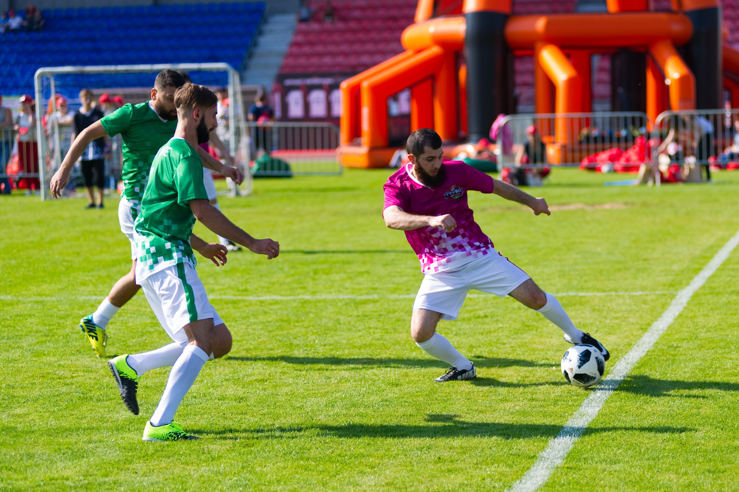 Турбофутбол (корпоративное соревнование «Пятерочки»). Репортажный фотограф и видеограф Слава Думчев. Тимбилдинги, отчетники, корпоративы