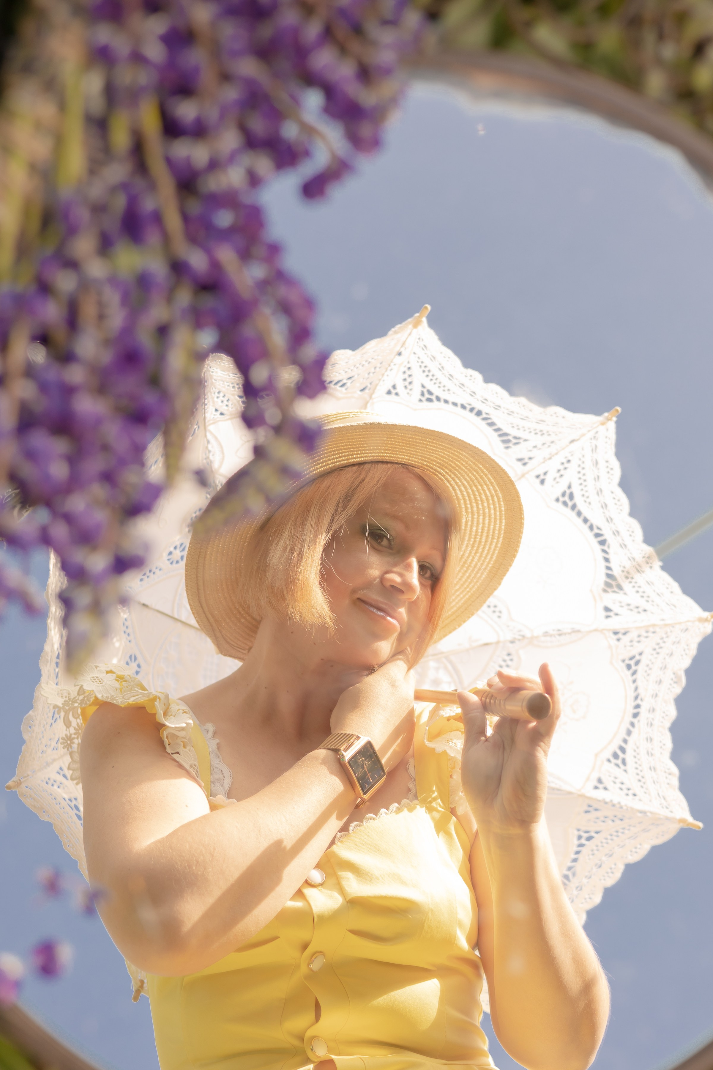 Девушка с кружевным зонтом