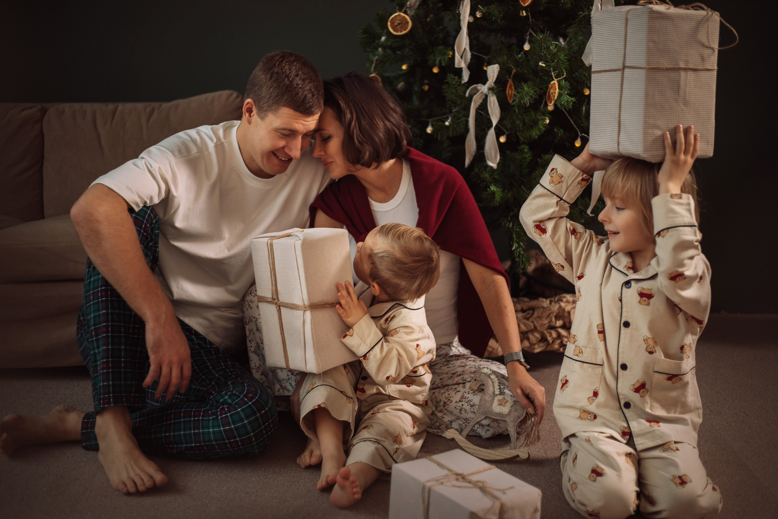 Семейная фотосессия в студии/дома