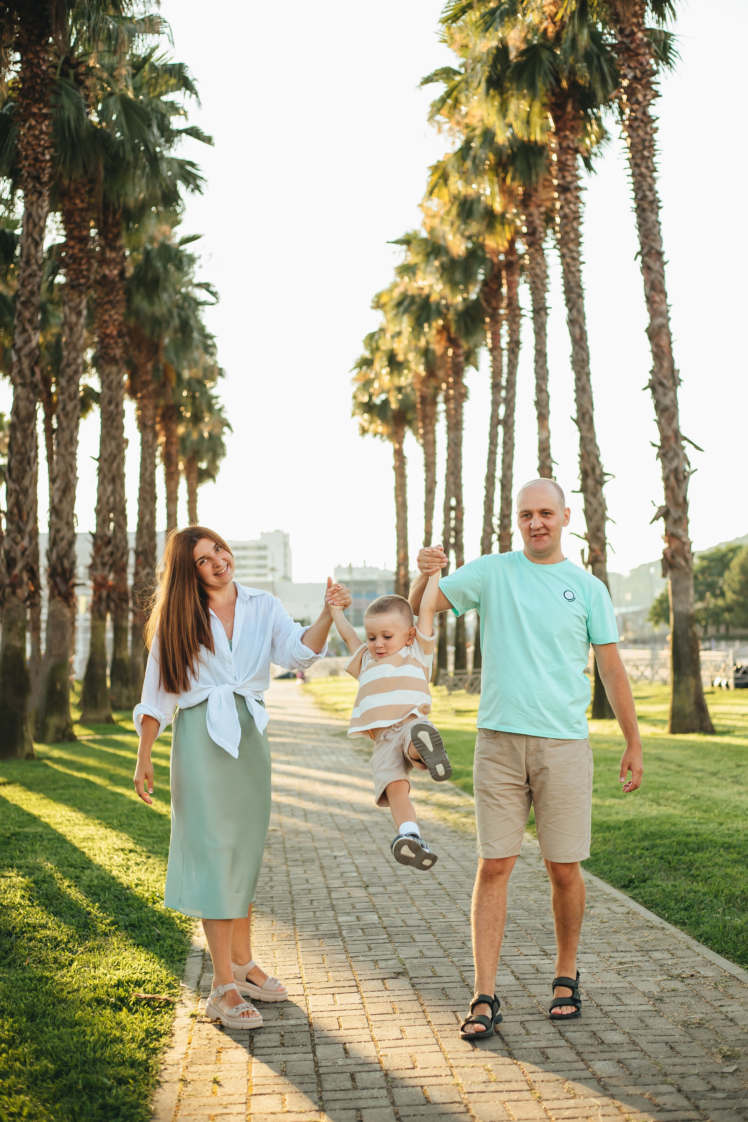 На берегу моря. Семейный и свадебный фотограф Сочи Адлер Сириус Красная поляна
