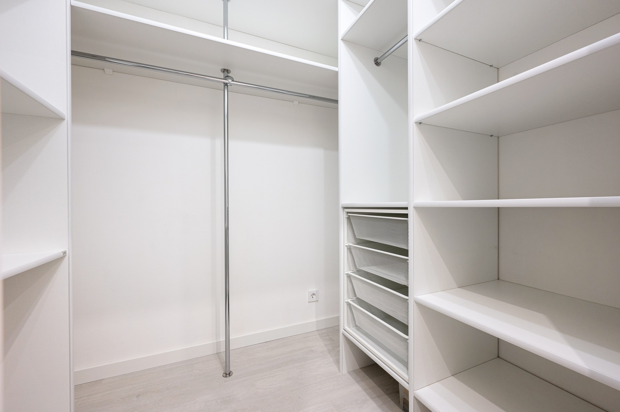 Квартира на продажу в Санкт-Петербурге. Интерьерный фотограф. Фото- видеосъемка недвижимости Санкт-Петербург