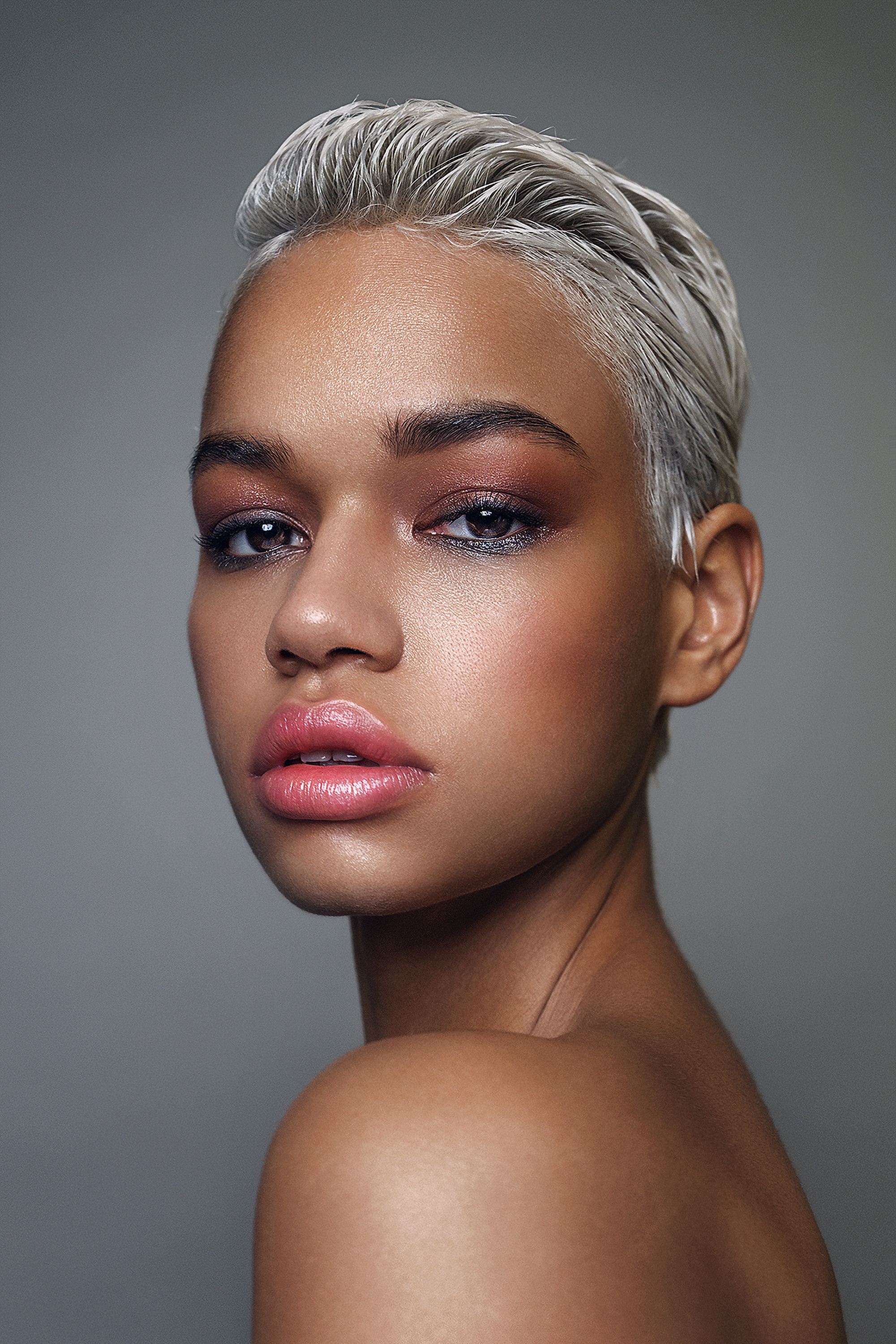 Beauty retouch. Фотограф Александр Клунников Женственные портреты и фотосессии в Краснодаре