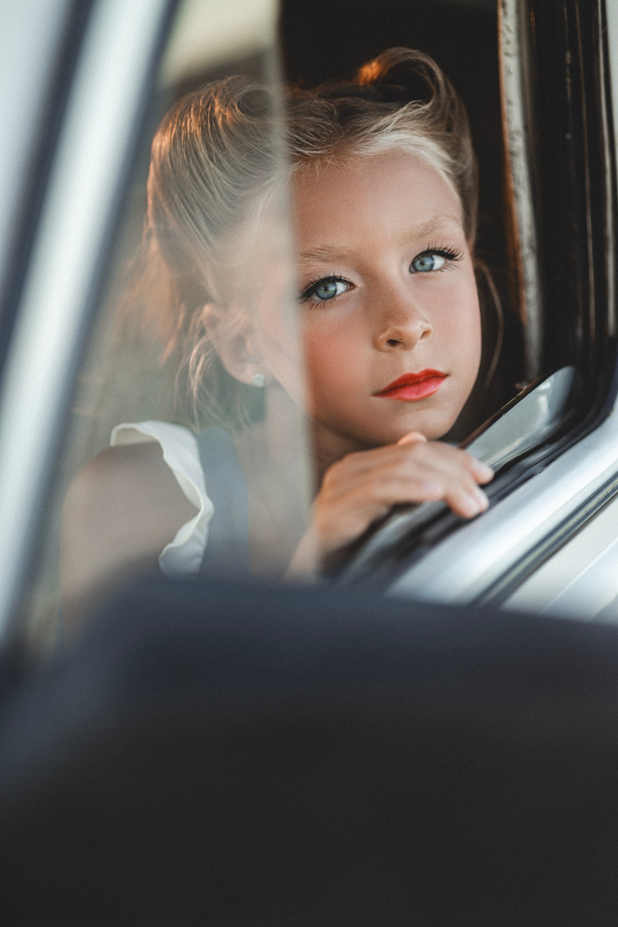 В ретро машине. Фотограф