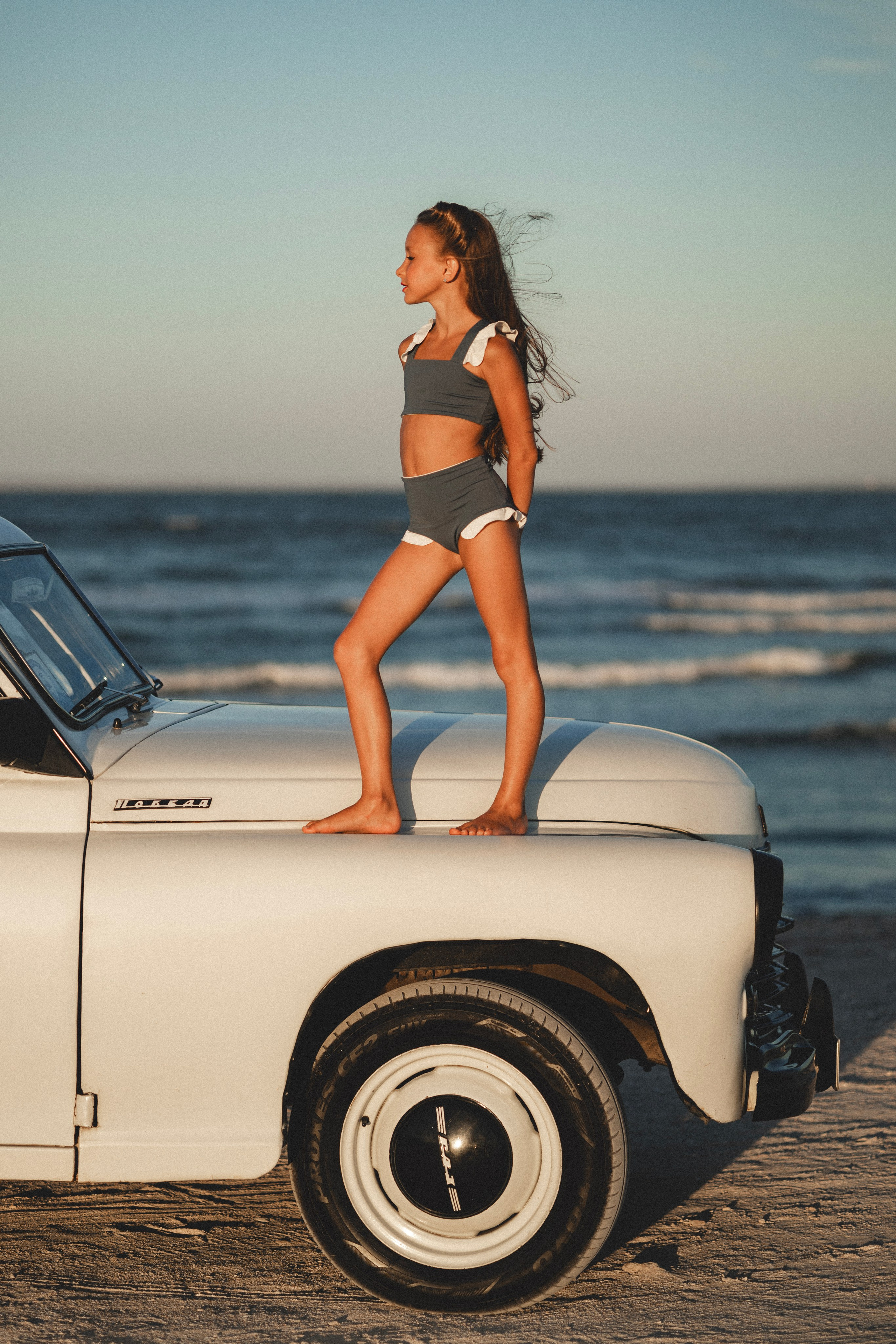 В ретро машине. Фотограф