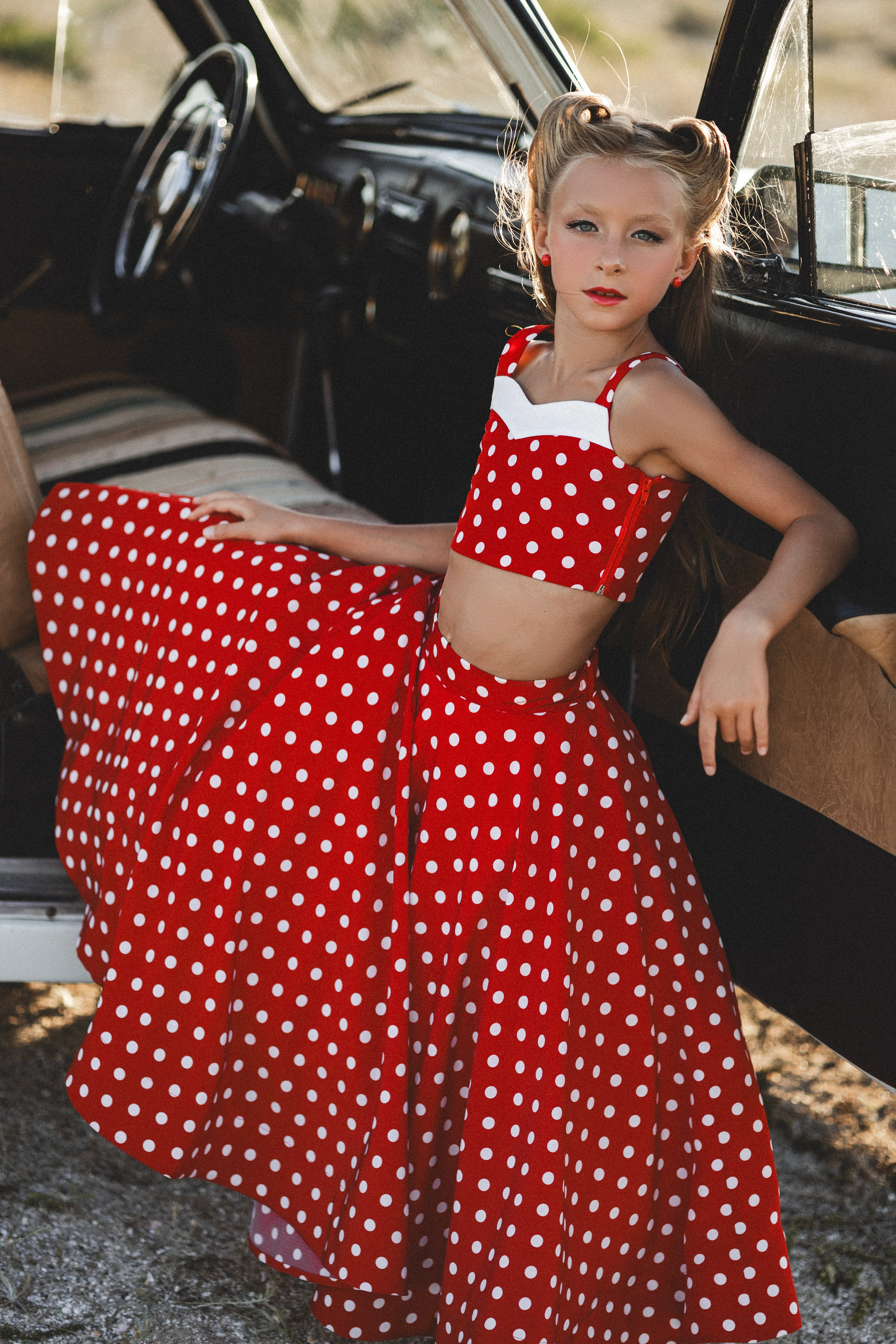 В ретро машине. Фотограф