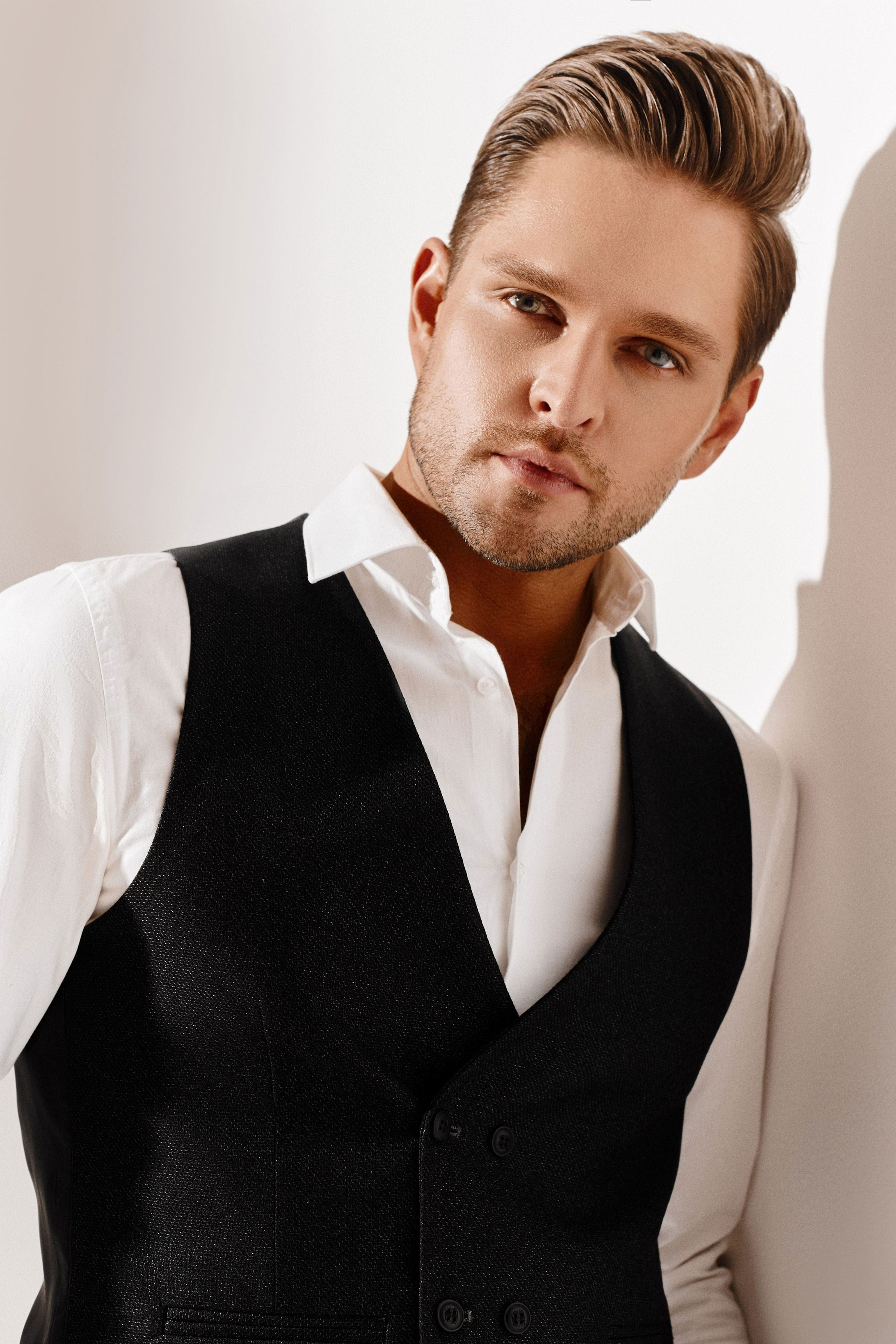 Профессиональные модели для предметной съемки в Москве и Московской области.