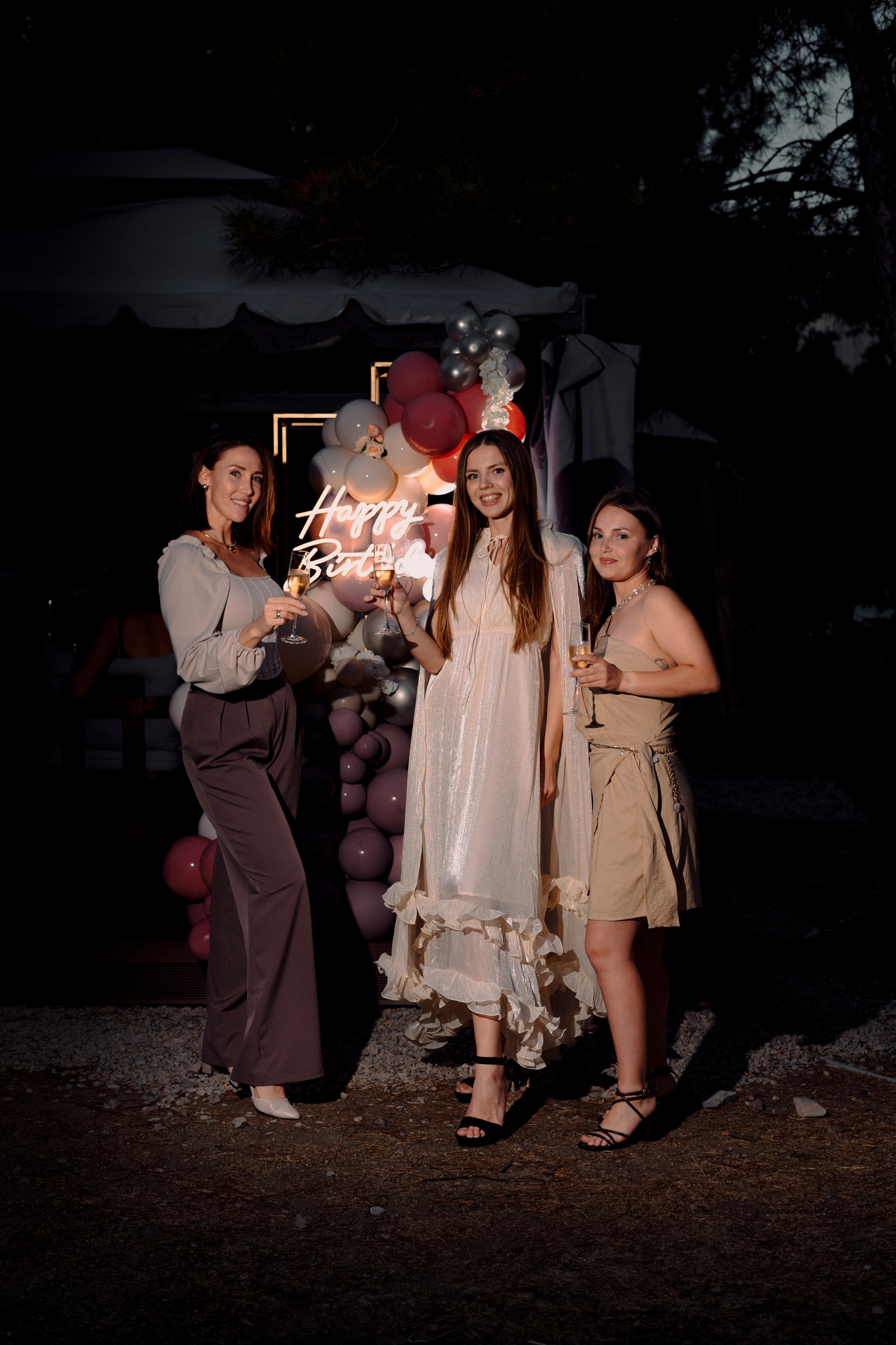 Семейная съемка с детьми в горах Красной поляны летом, радостные моменты совместного отдыха