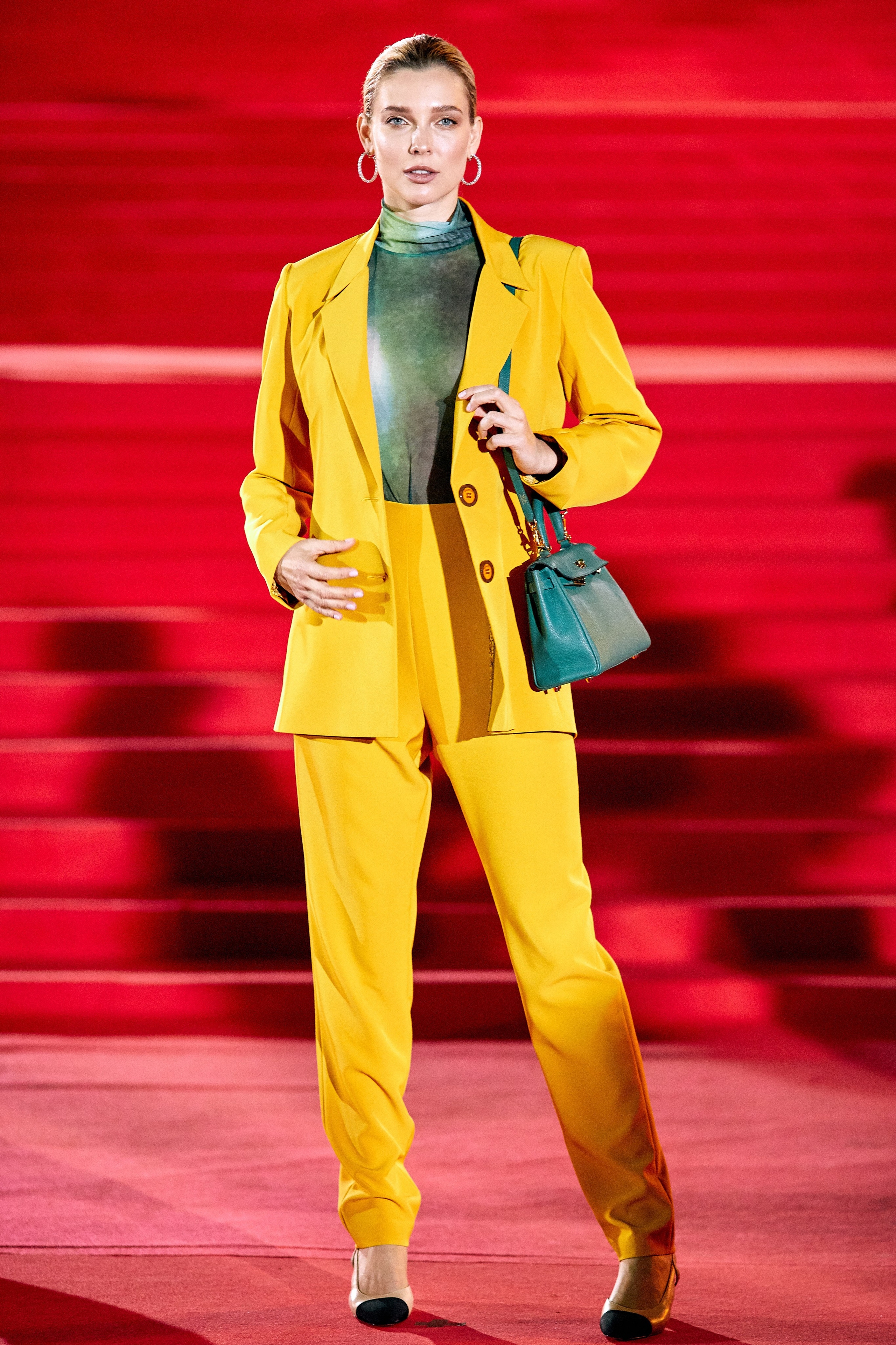 Профессиональная репортажная фотосессия участников Кинофестиваля в Москве – фотография проходки по ковровой дорожке