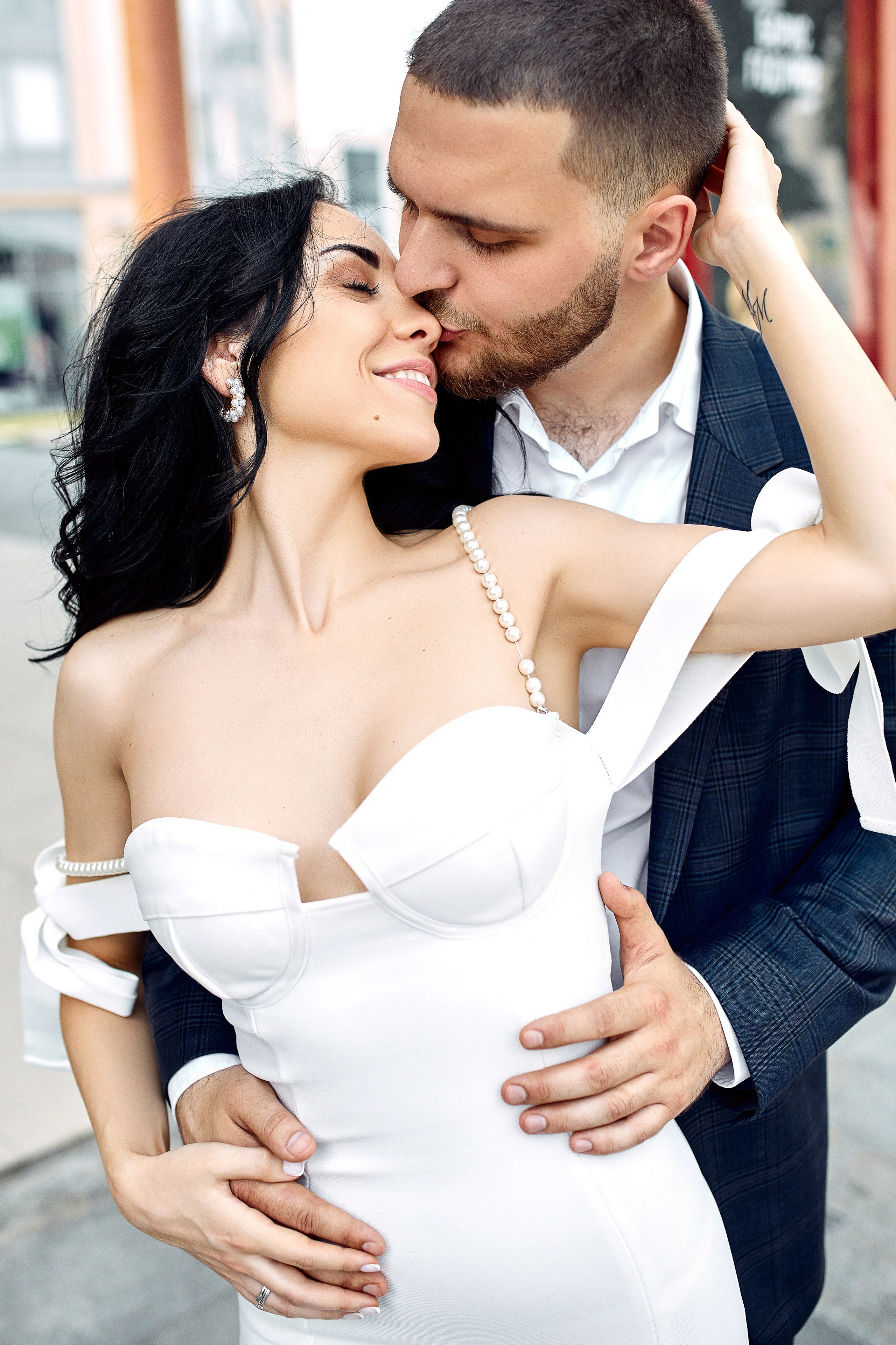 Фотограф в ЗАГС проводит фотосессию для Михаила и Марии в Москве – фотосъёмка пары после церемонии