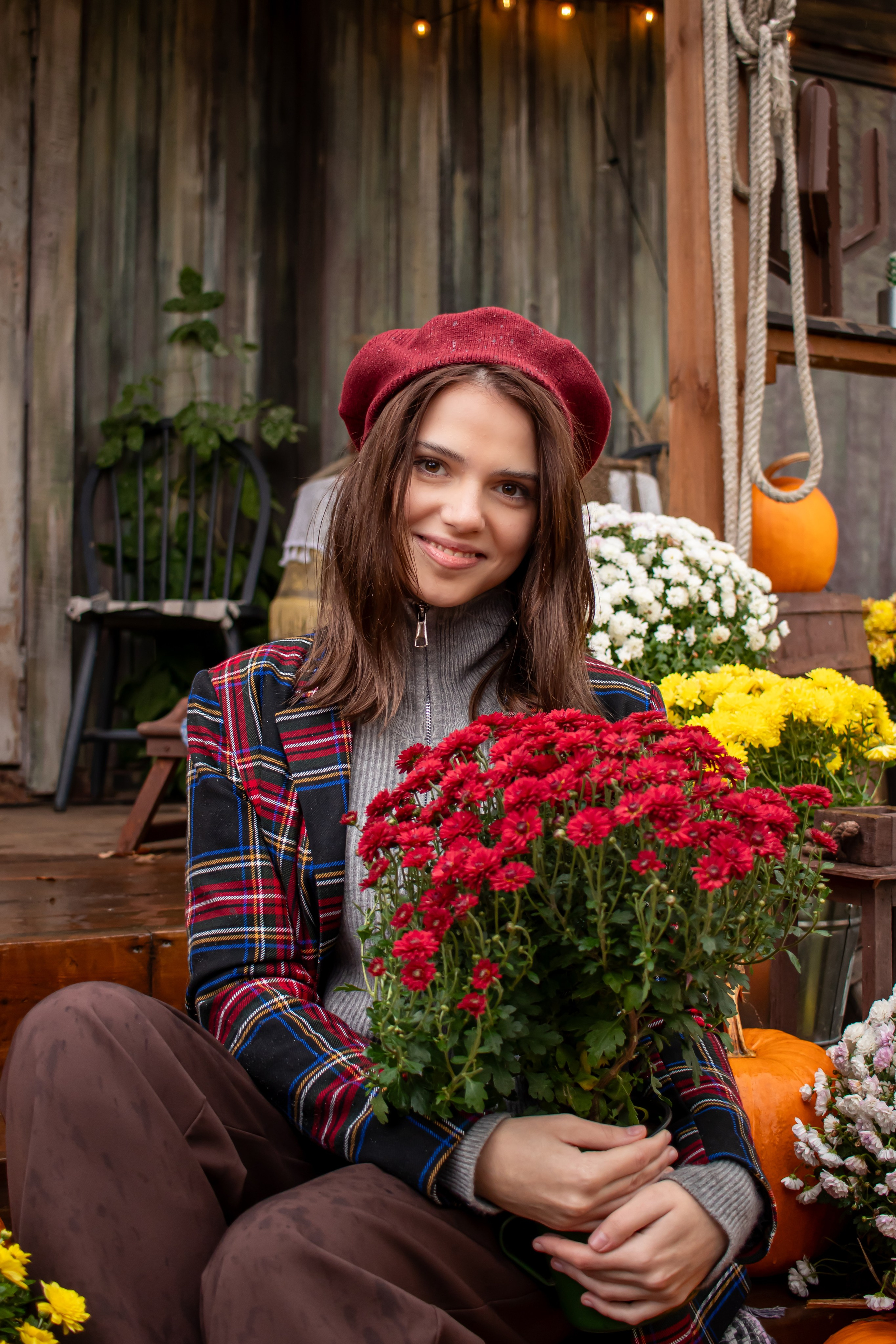 Осенний женский портрет с цветами, уютная атмосфера, фотограф Карасёва Елена