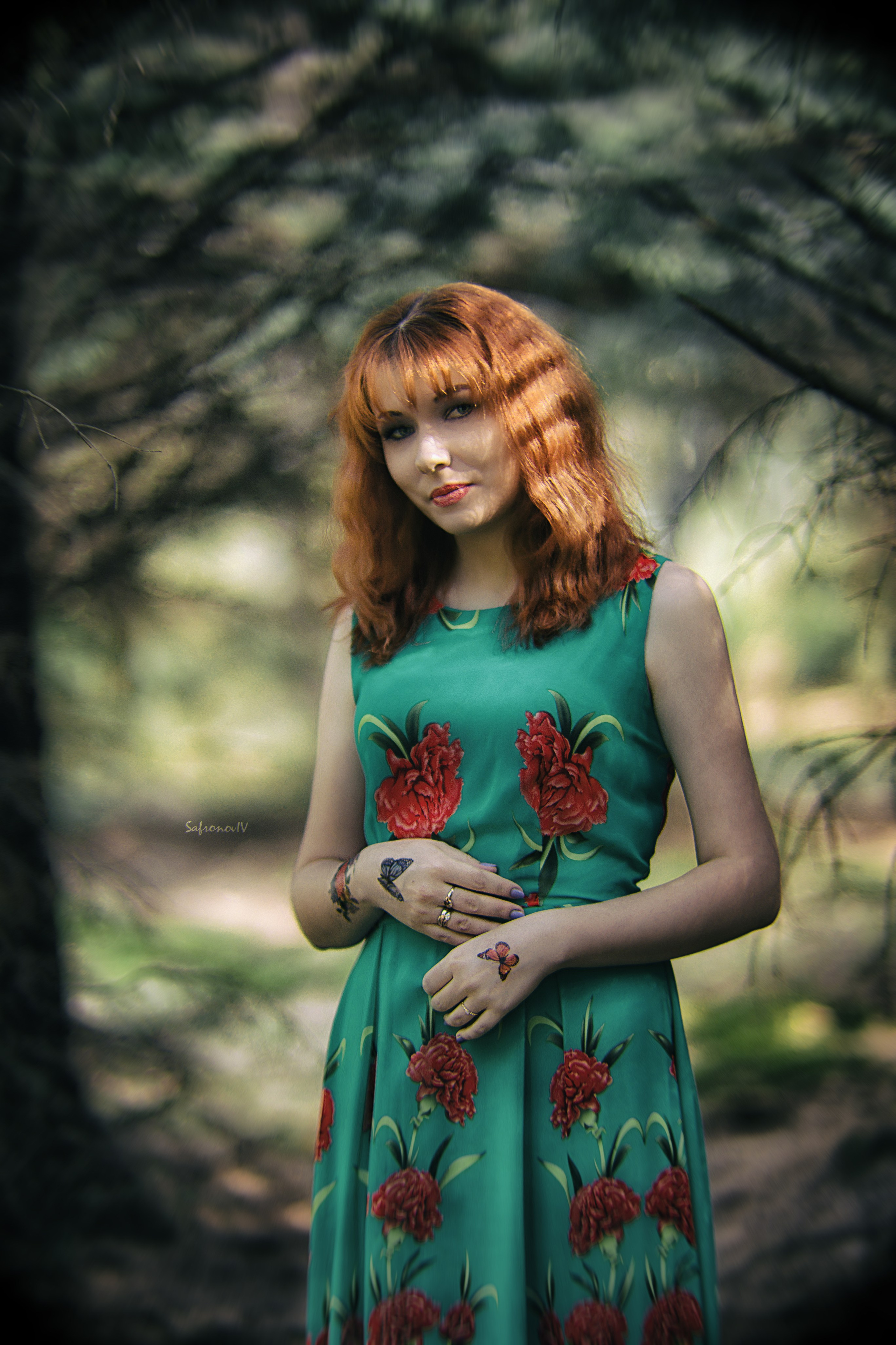 Гвоздика: от символа революции до тренда в моде и флористике. Safronov Ivan — a portrait photographer in Moscow