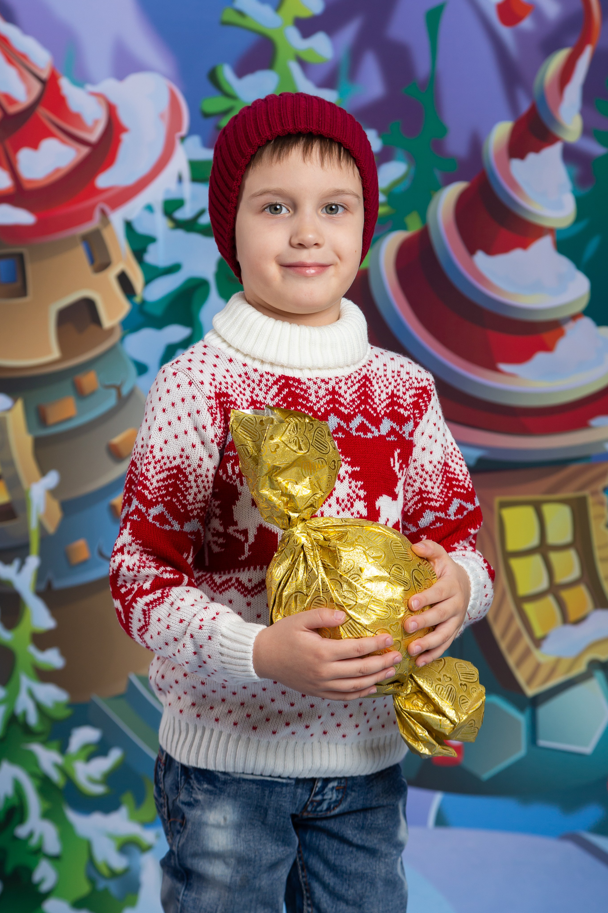 Новогодний портрет мальчика в свитере и шапке. Темиртау, Караганда 