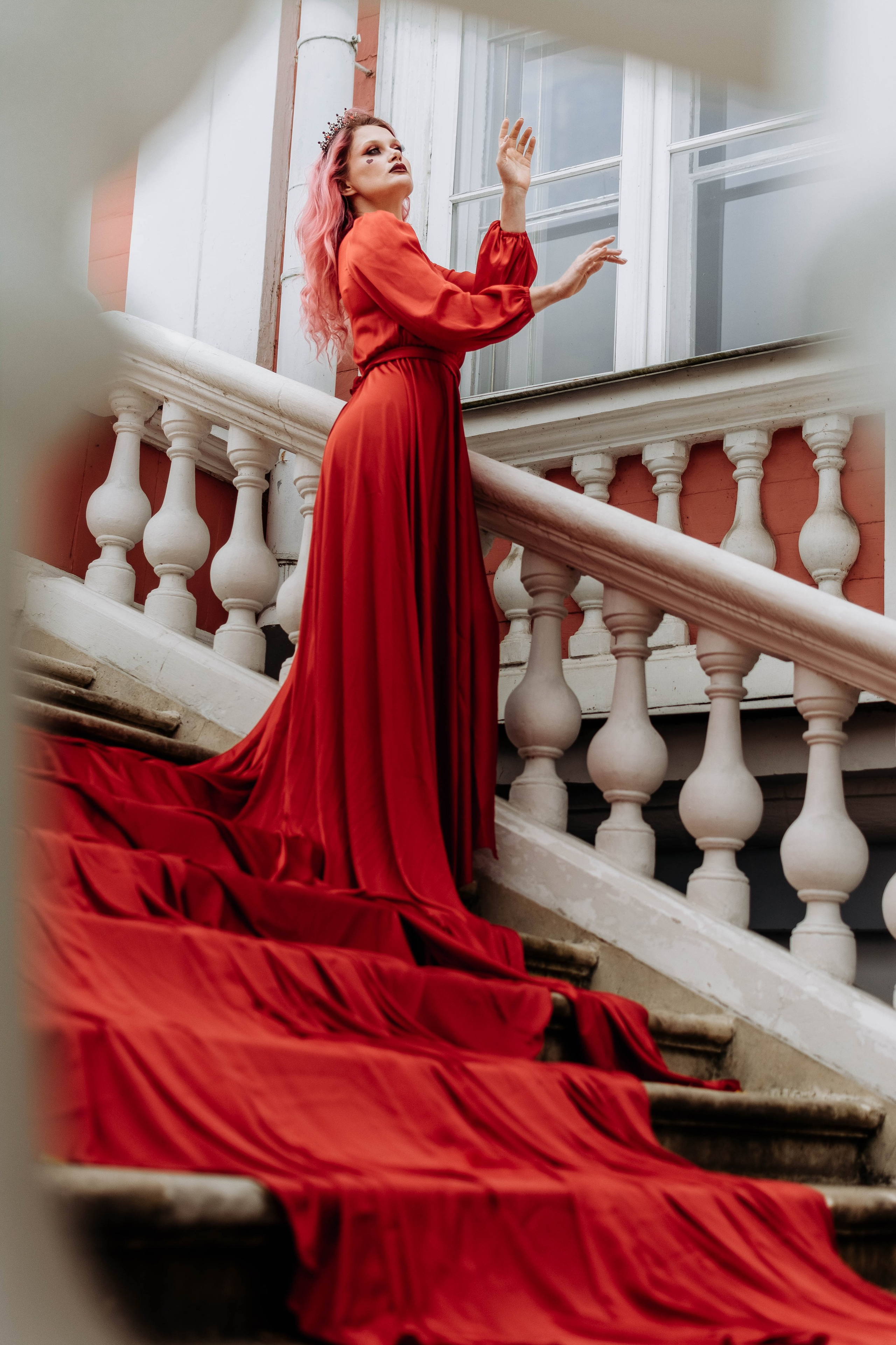 Красное платье с 8-ми метровым шлейфом. Фотограф в Москве и Щелково Люся Фоминых