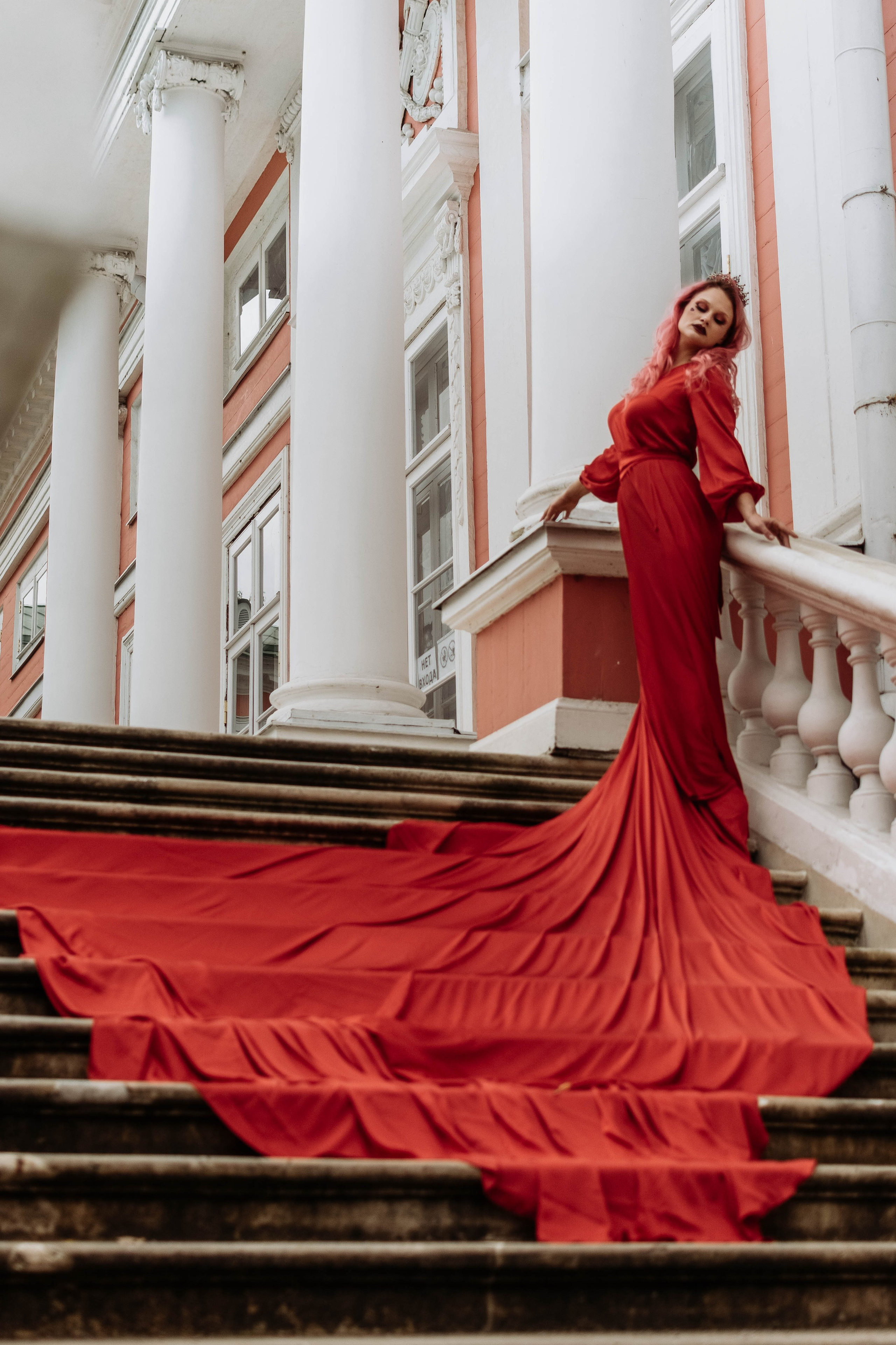 Красное платье с 8-ми метровым шлейфом. Фотограф в Москве и Щелково Люся Фоминых