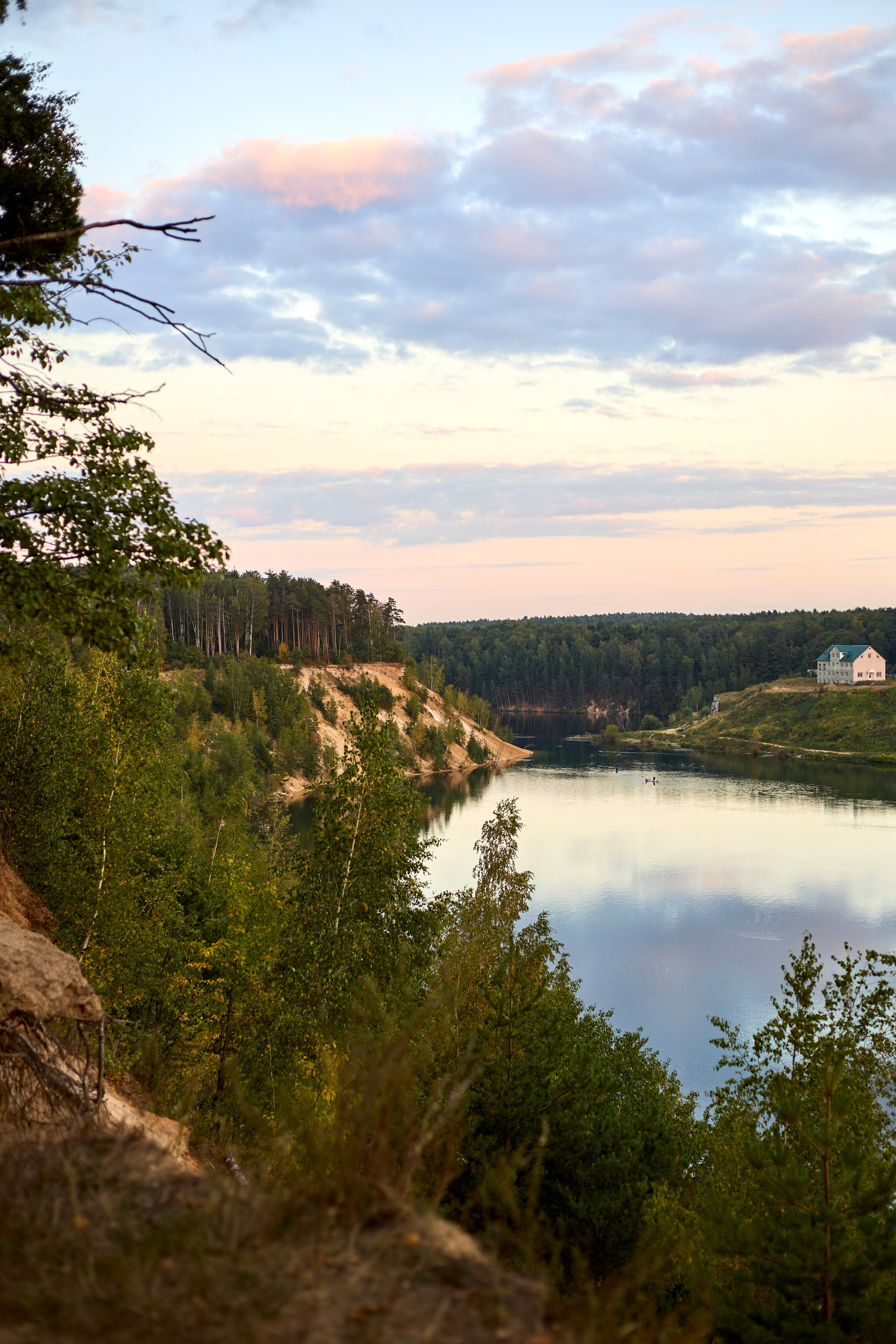 Люблю брать с собой фотоаппарат на прогулки в лесу или на природе. Осенью особое настроение в природе...ну вы знаете.