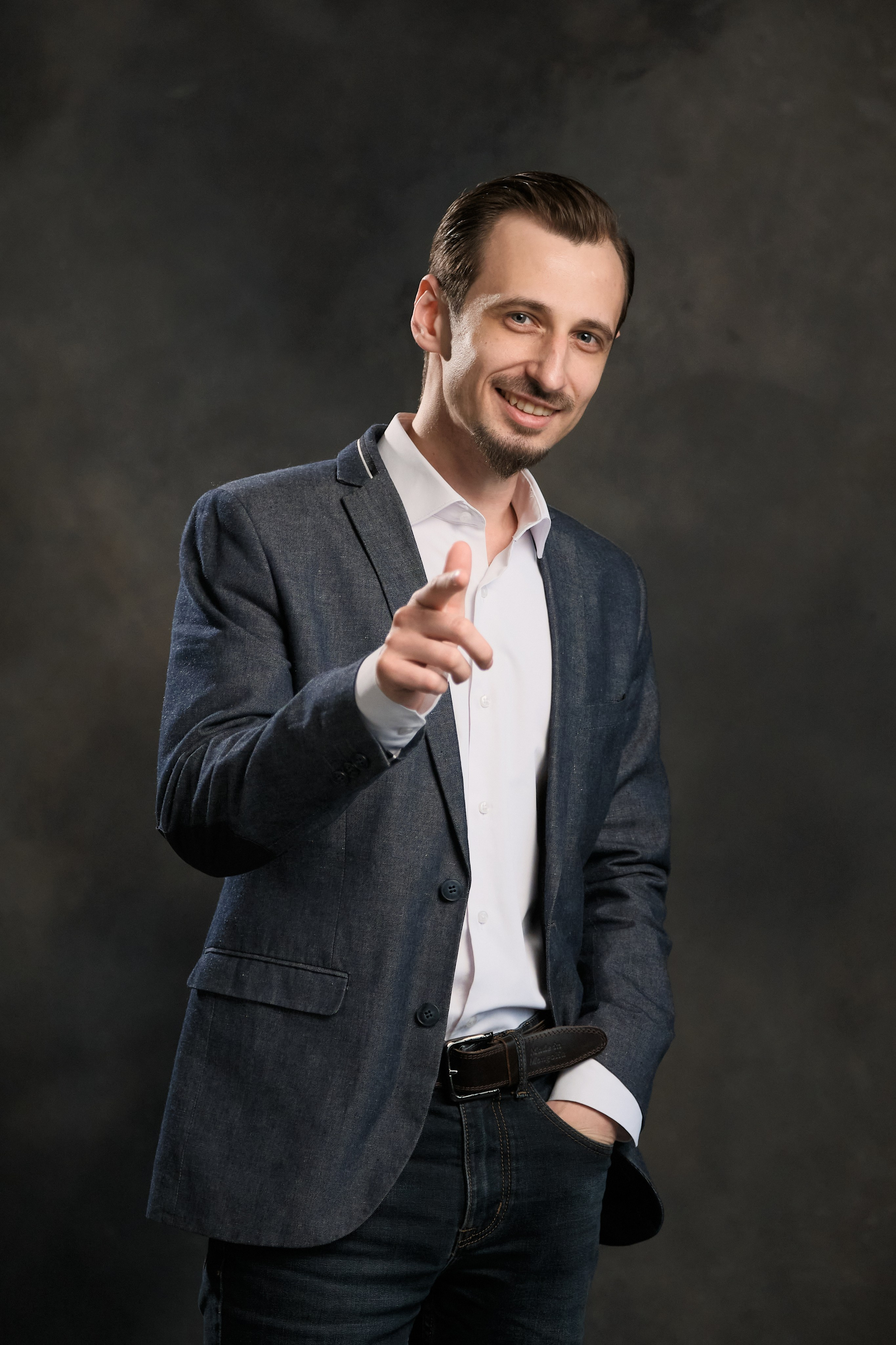 Бизнес портрет в низком ключе