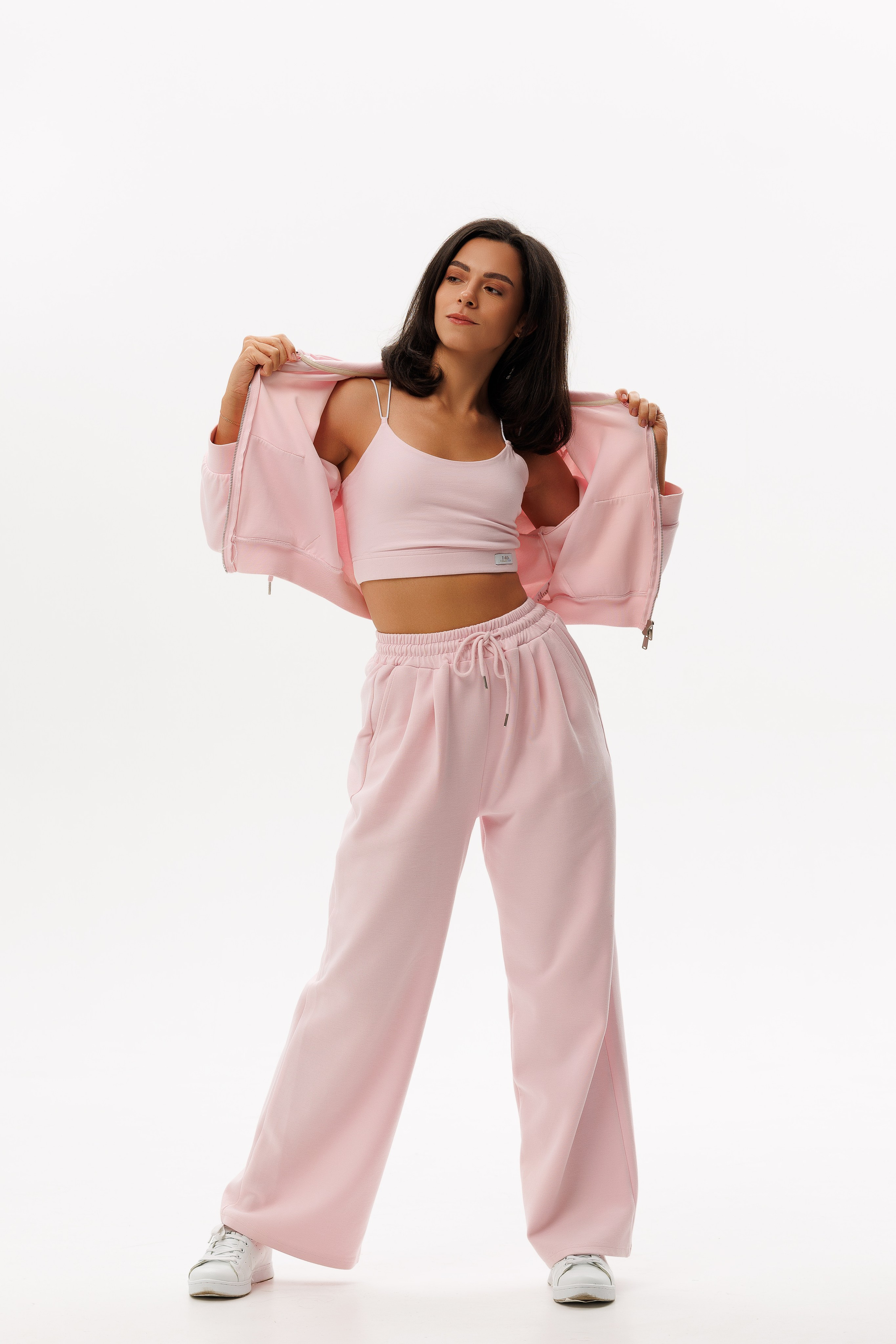 Спортивный каталог на белом фоне. Фотограф Минск