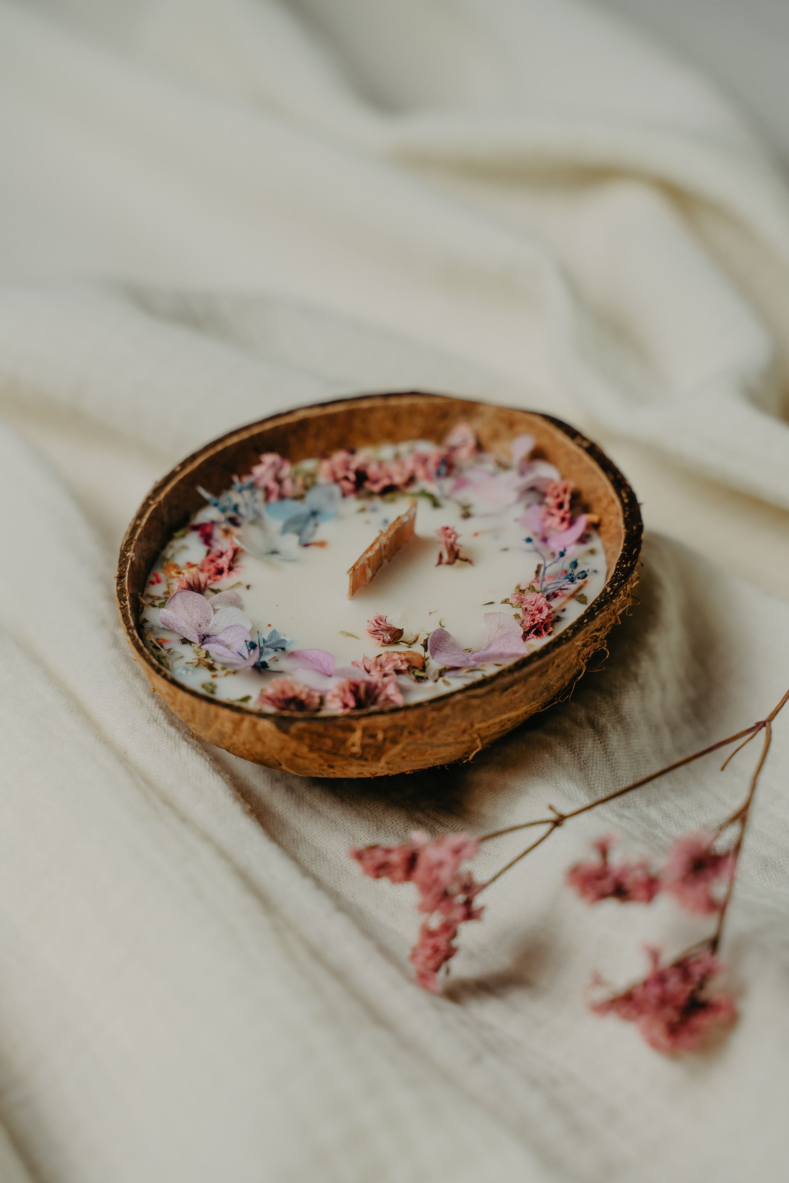 Мастер-класс по изготовлению свеч из соевого воска в кокосе