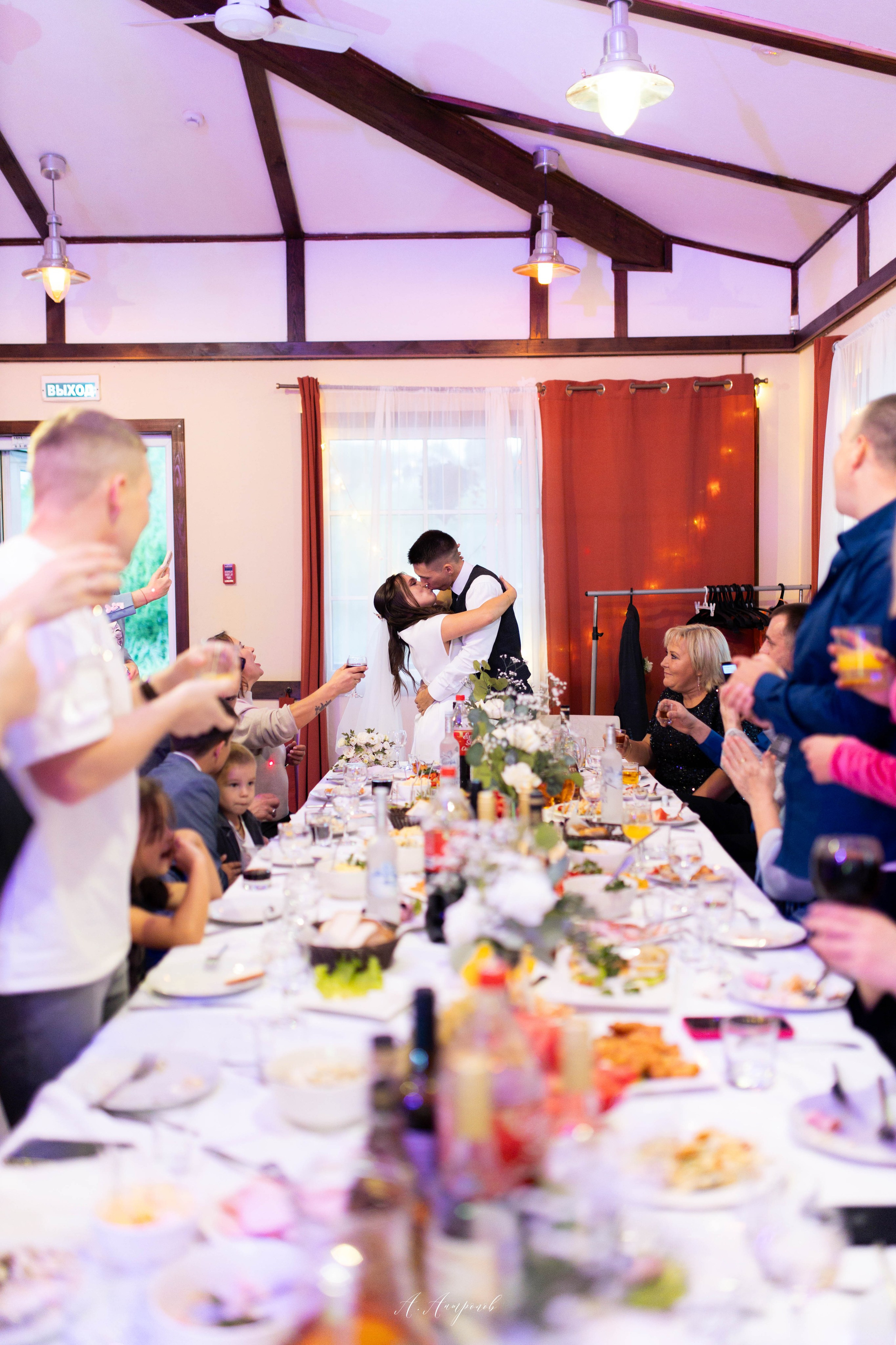 Консультация в&nbsp;подготовке к&nbsp;съемке Подбор мест для фотосессии Обработка фотографий,&nbsp;15-25 фотографий Закрытый доступ к&nbsp;фотографиям на&nbsp;облачном диске&nbsp;&nbsp;