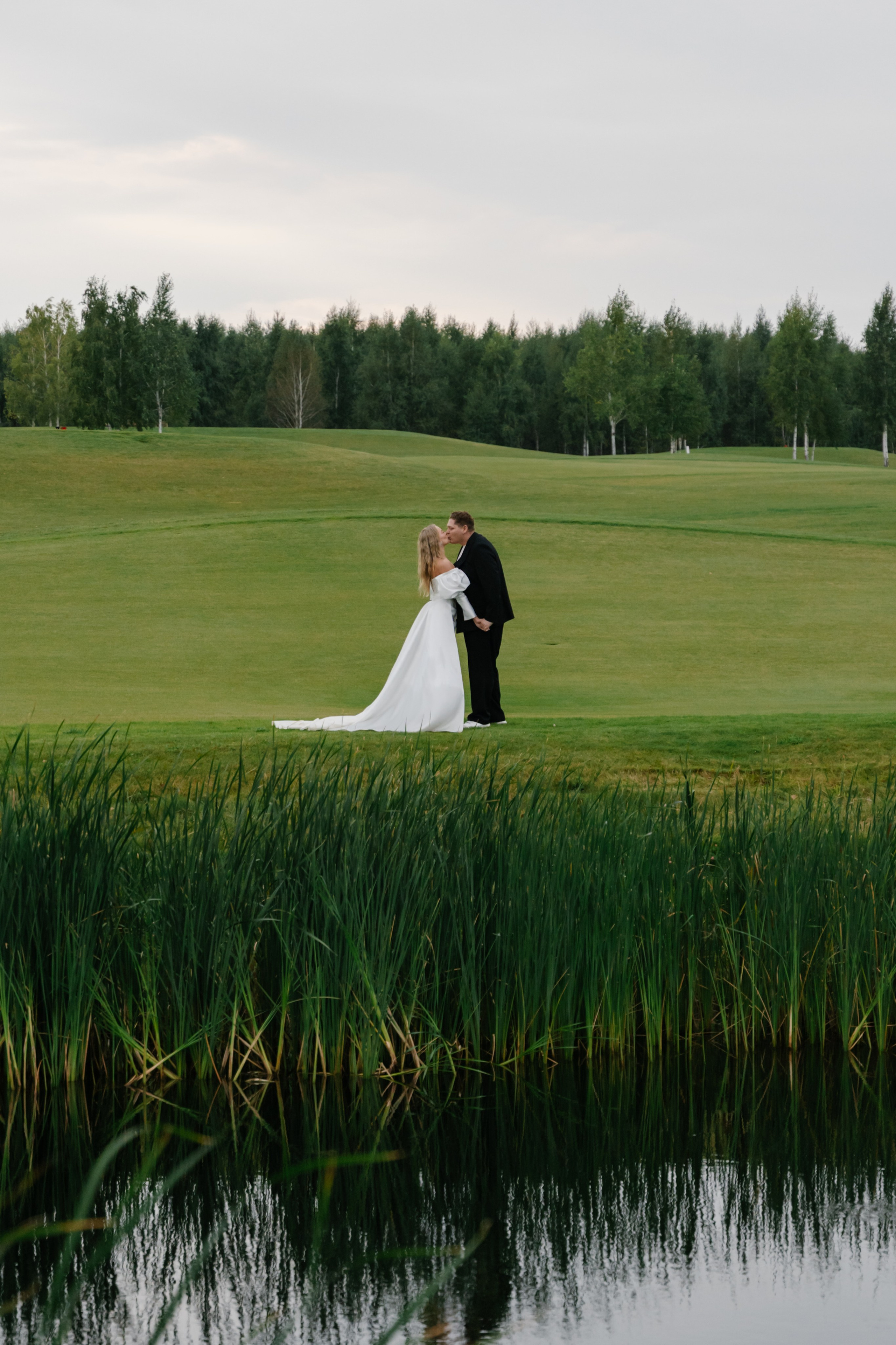 прогулка пары после регистрации в Челябинске