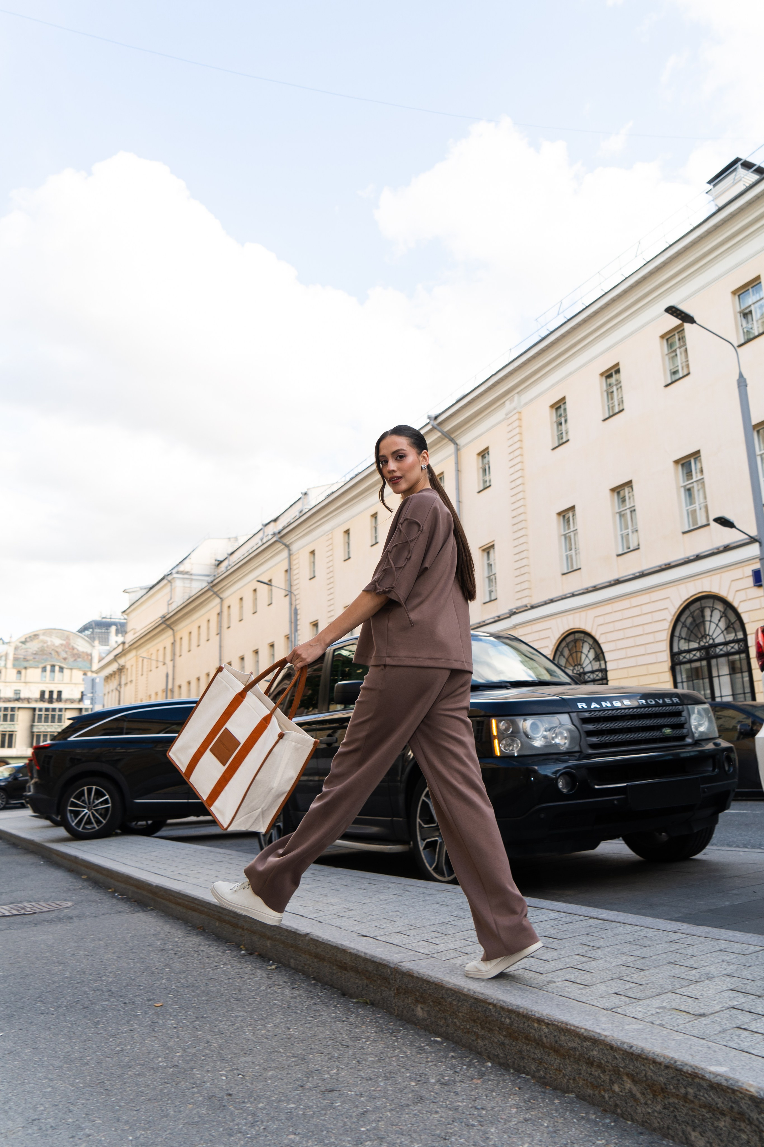 Фотосъёмка для бренда женской одежды FILEO в центре Москвы. Фото и видеопродакшен FilmReel|Контент для бизнеса и брендов в Москве