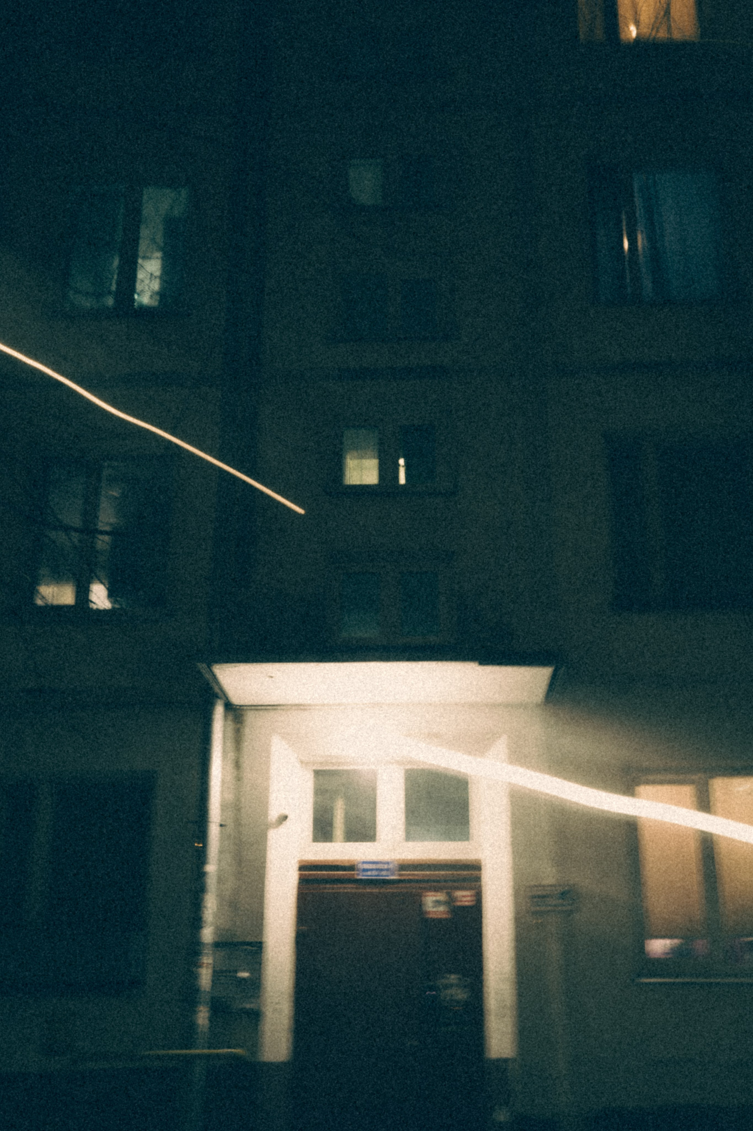 И что-то меняется. Дарья Равель — экспериментальная и аналоговая фотография, видео-арт, ручная печать