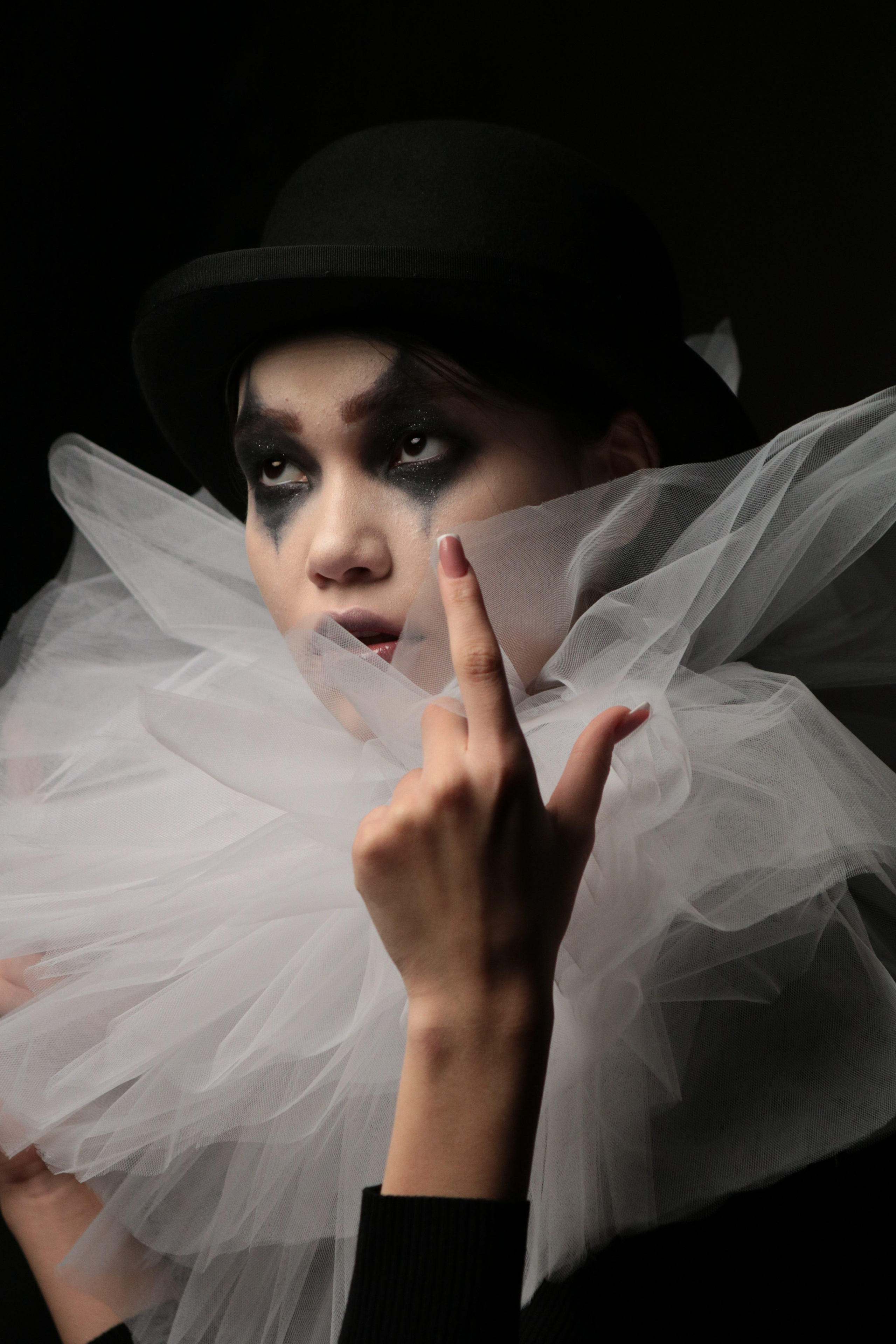 Арт фотография с театральным гримом