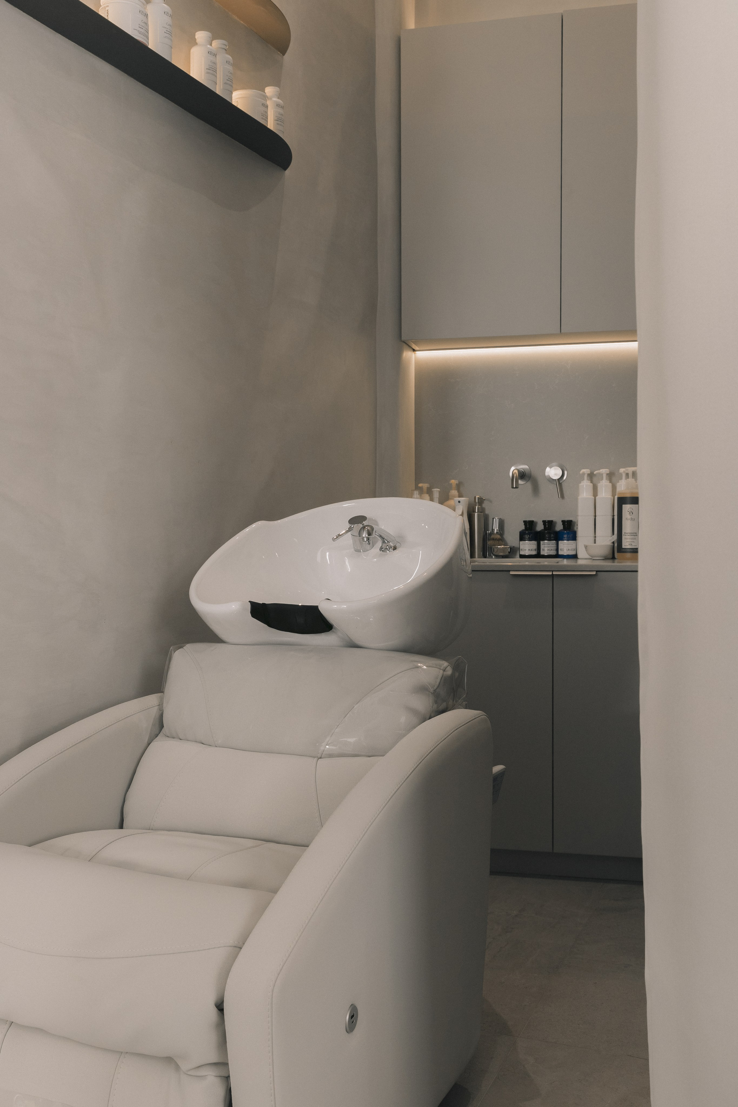 Кейс: Не просто интерьер. Ощущение. Съёмка для премиум-салона Lumi. Кристина Бирон — контент-креатор: Reels, фото/видео для бизнеса в СПб и Москве + AI-контент по РФ